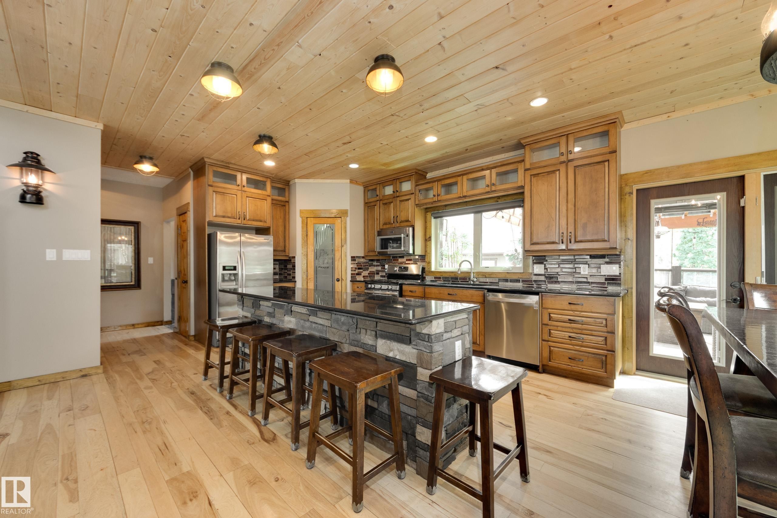 10811 67 Street, Edmonton, AB - Indoor