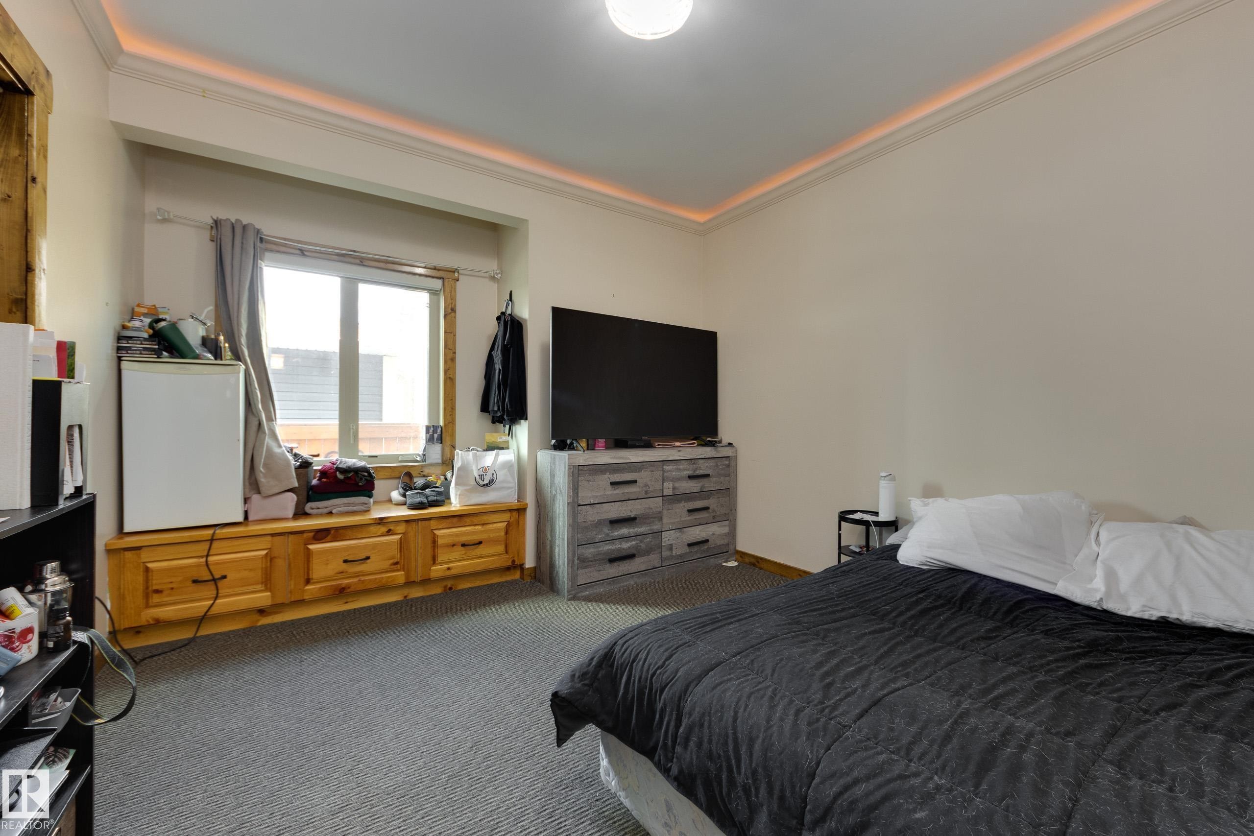 10811 67 Street, Edmonton, AB - Indoor Photo Showing Bedroom
