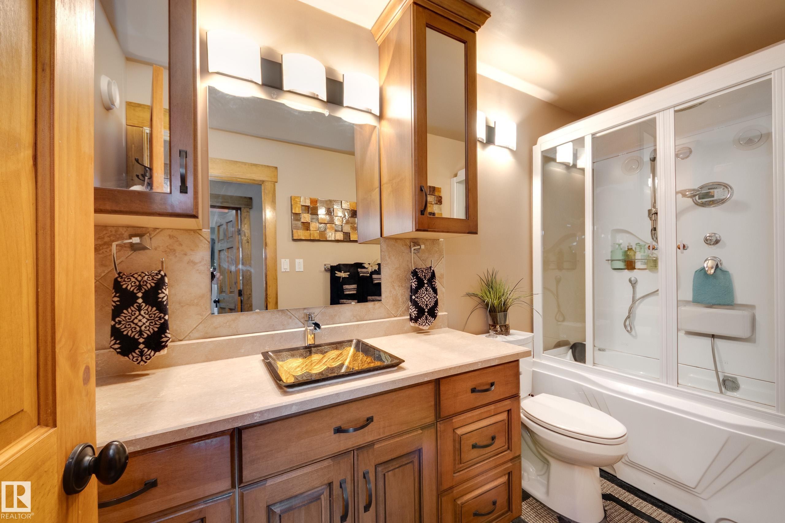 10811 67 Street, Edmonton, AB - Indoor Photo Showing Bathroom