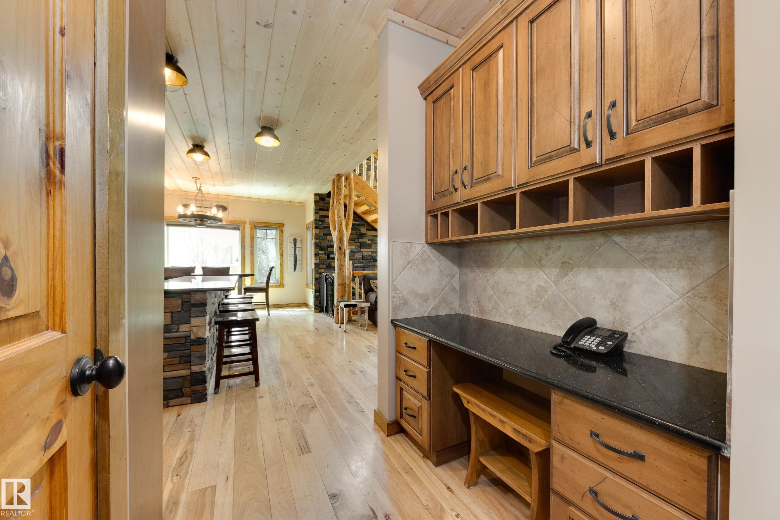 10811 67 Street, Edmonton, AB - Indoor