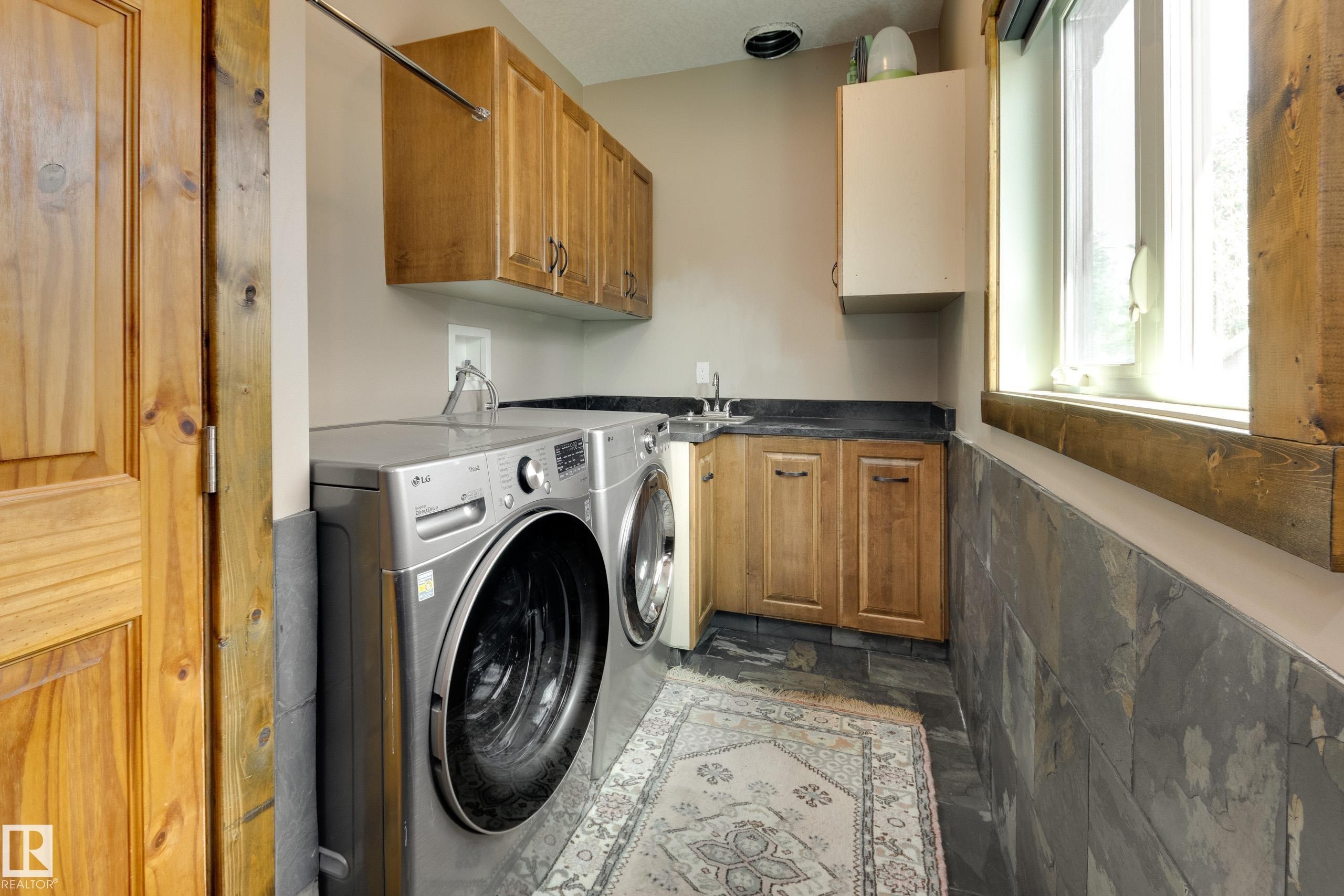 10811 67 Street, Edmonton, AB - Indoor Photo Showing Laundry Room