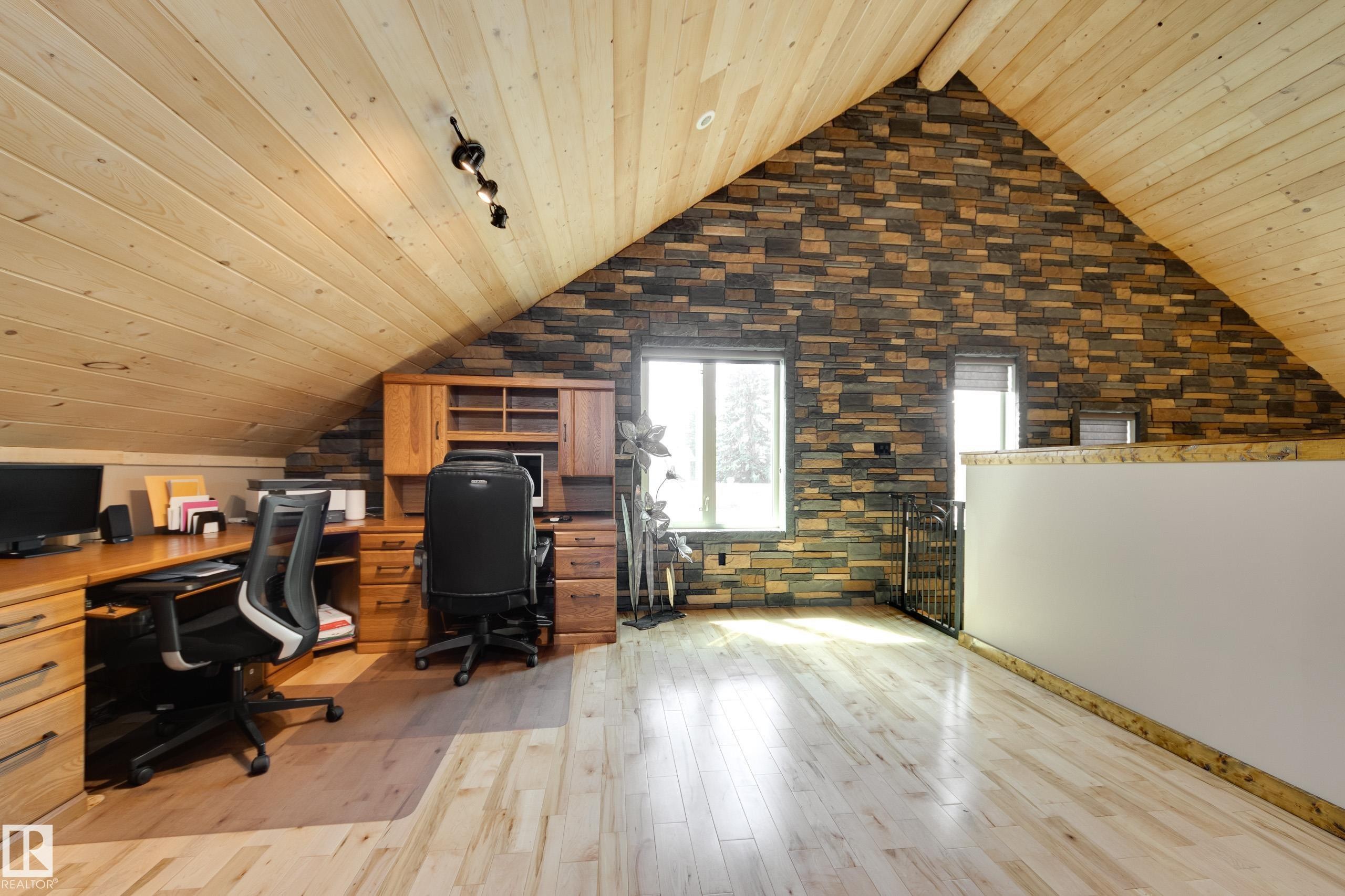 10811 67 Street, Edmonton, AB - Indoor Photo Showing Office