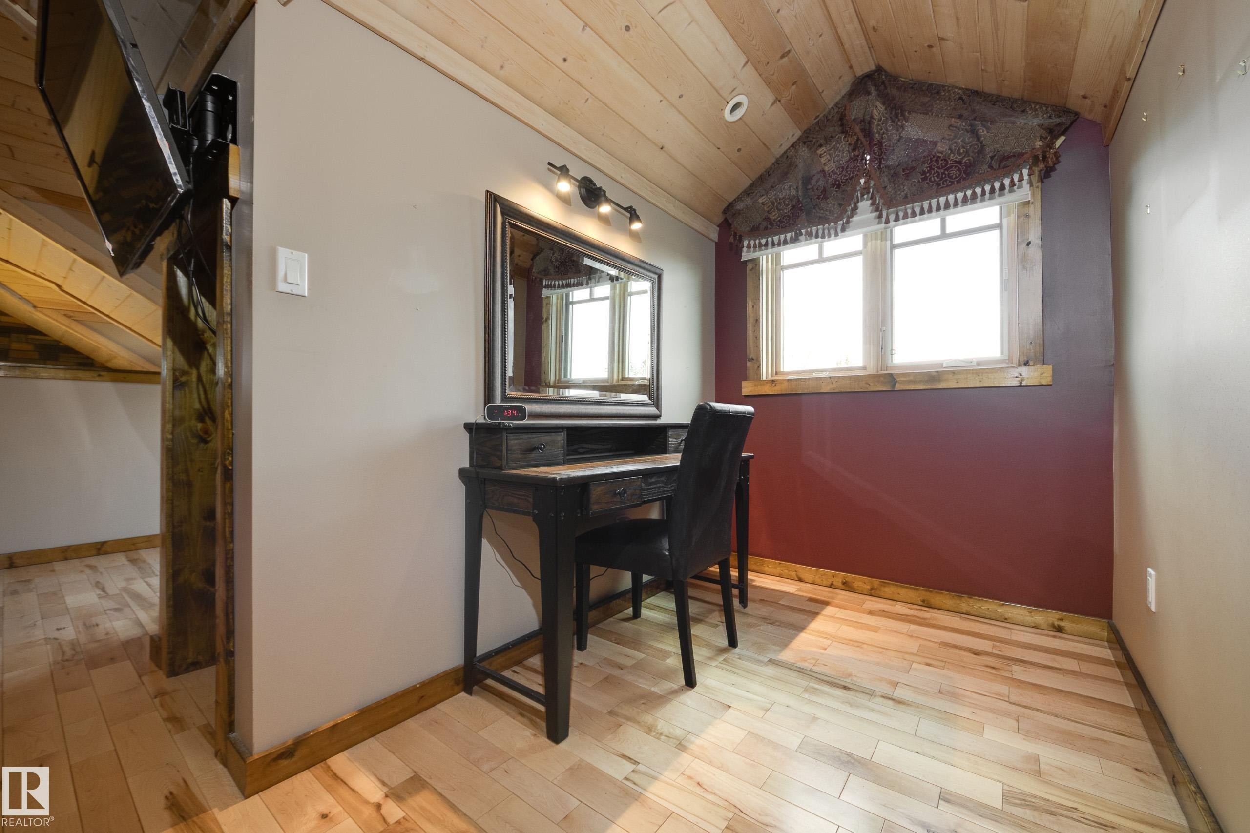 10811 67 Street, Edmonton, AB - Indoor