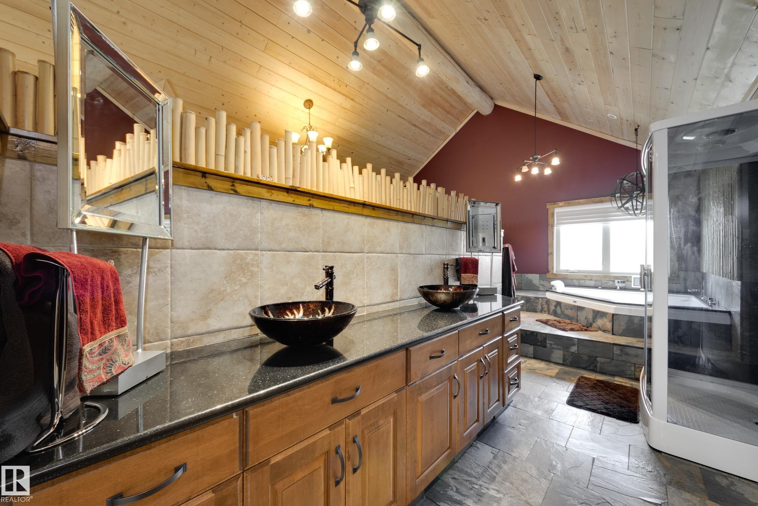 10811 67 Street, Edmonton, AB - Indoor