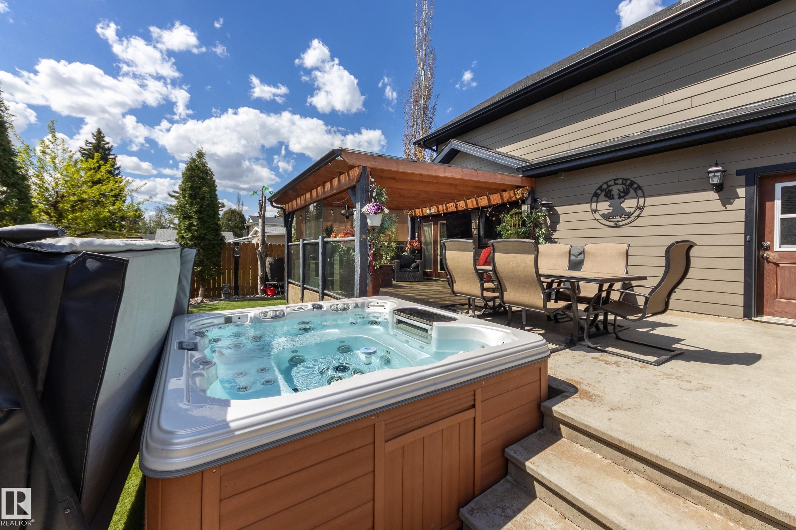 10811 67 Street, Edmonton, AB - Outdoor With Deck Patio Veranda