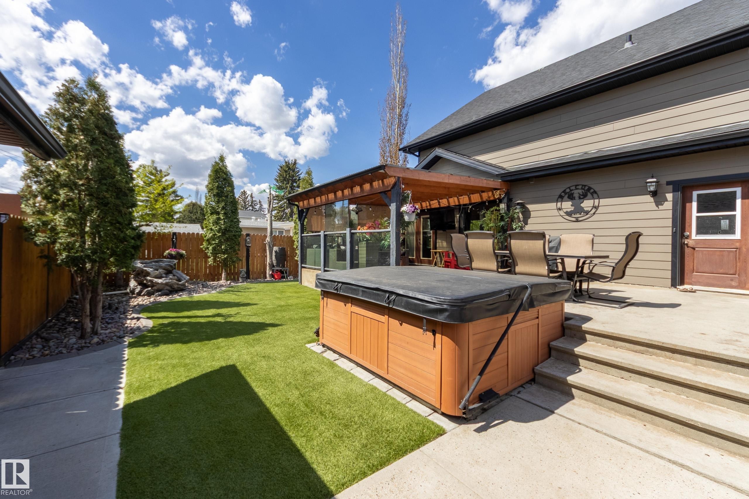 10811 67 Street, Edmonton, AB - Outdoor With Deck Patio Veranda