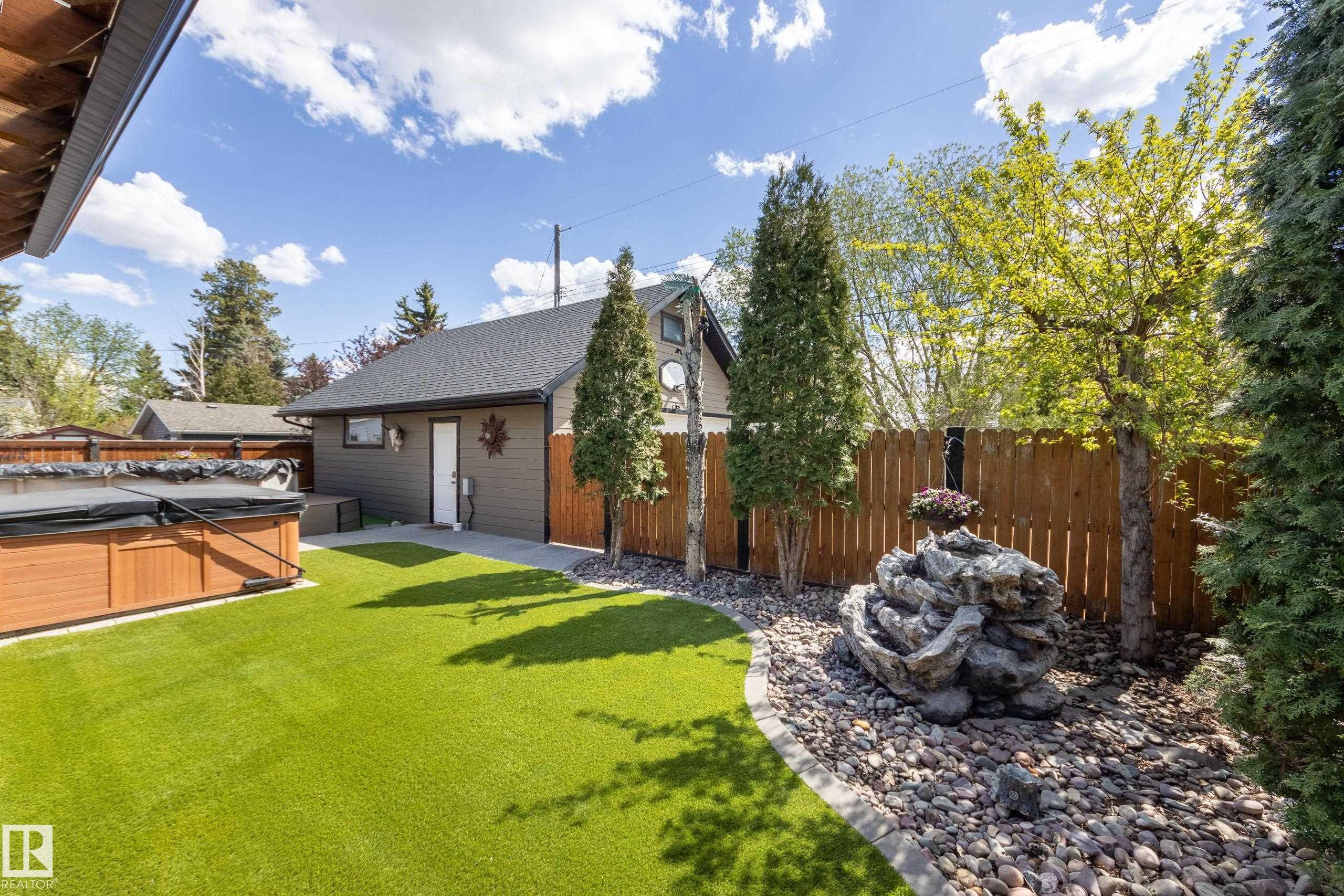 10811 67 Street, Edmonton, AB - Outdoor