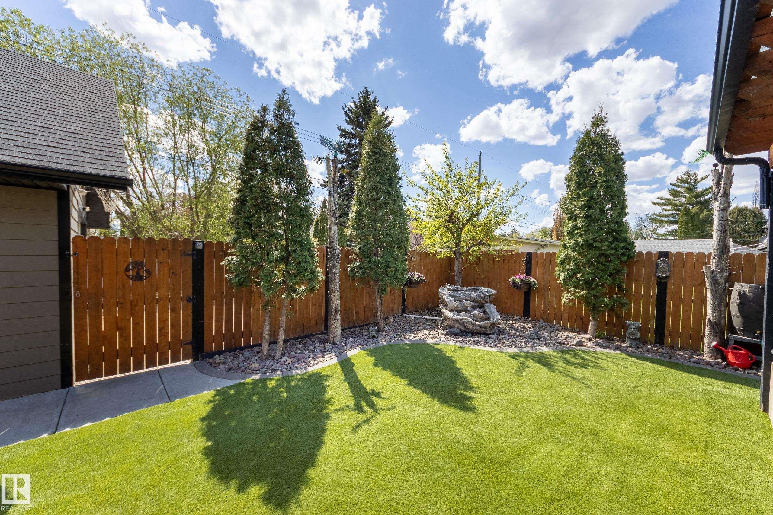 10811 67 Street, Edmonton, AB - Outdoor