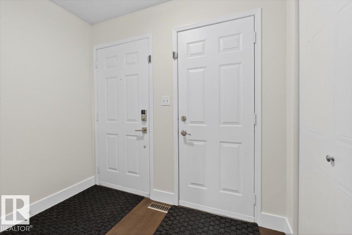 18520 77 Avenue, Edmonton, AB - Indoor Photo Showing Other Room