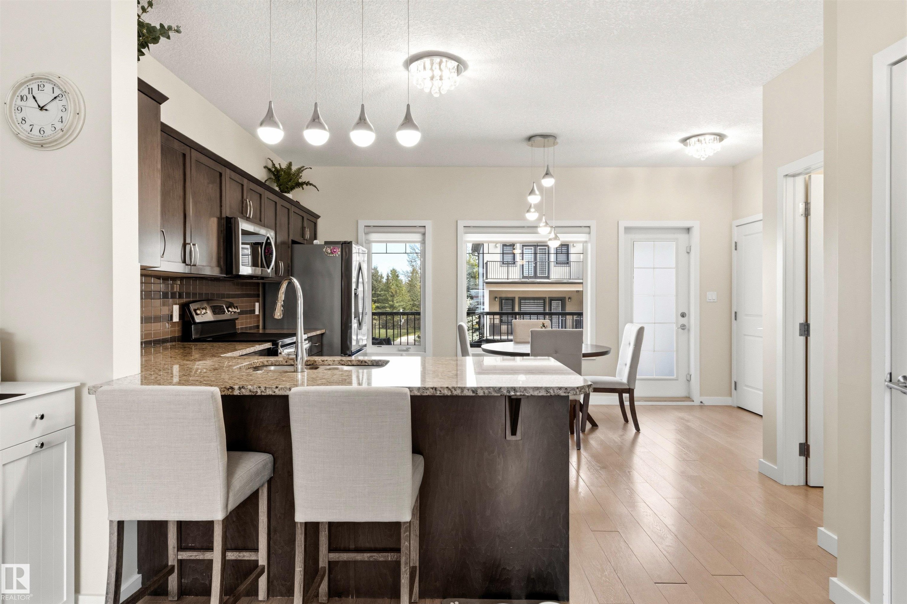 5835 Mullen Place, Edmonton, AB - Indoor Photo Showing Kitchen With Double Sink With Upgraded Kitchen
