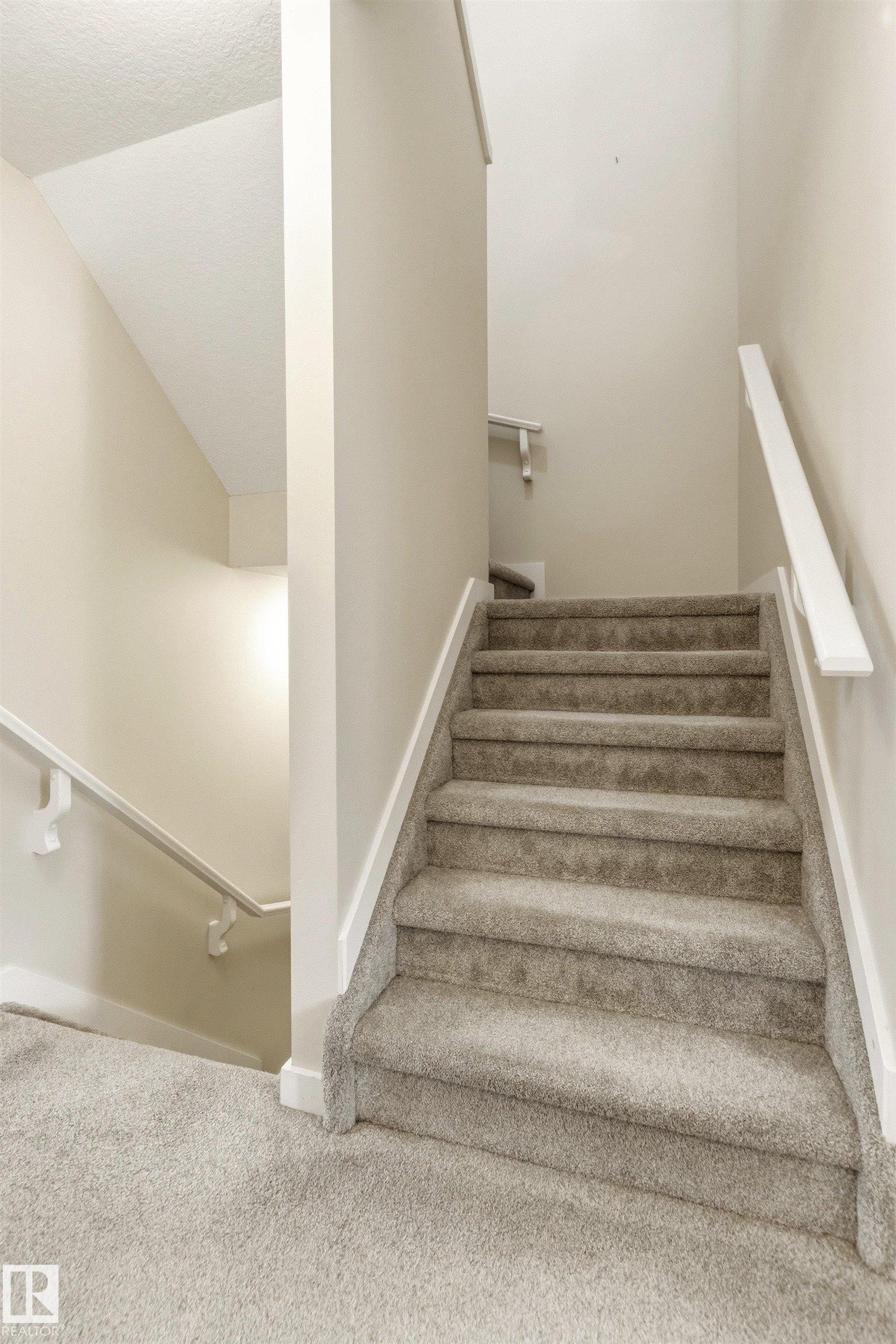 5835 Mullen Place, Edmonton, AB - Indoor Photo Showing Other Room