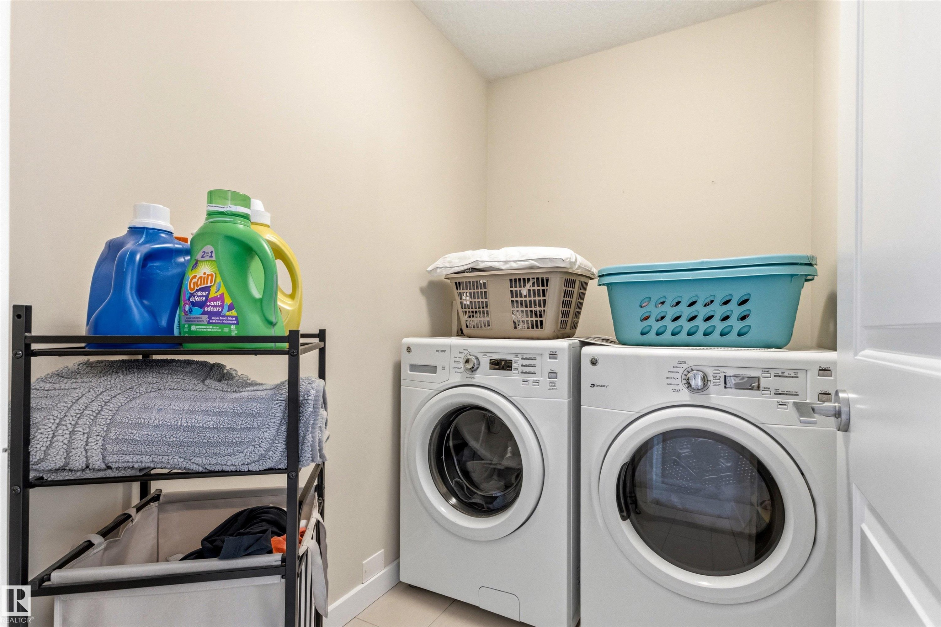 5835 Mullen Place, Edmonton, AB - Indoor Photo Showing Laundry Room