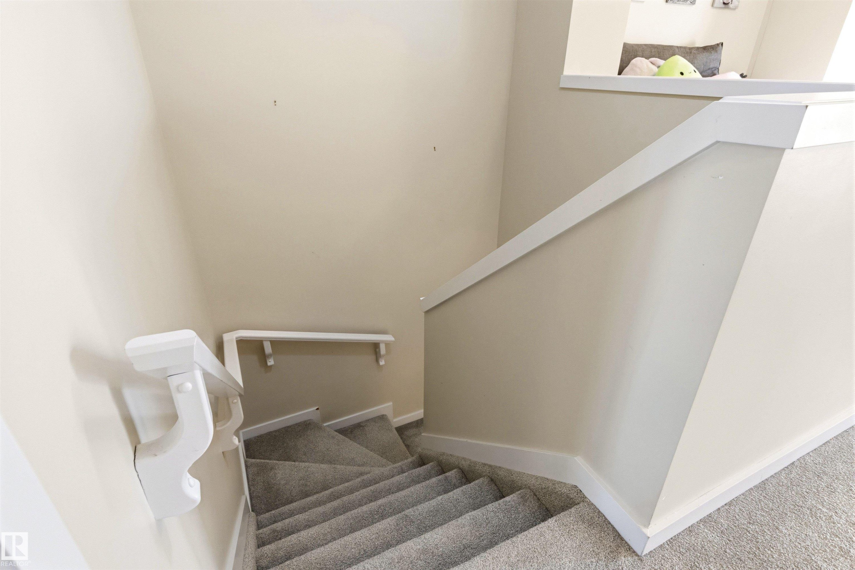 5835 Mullen Place, Edmonton, AB - Indoor Photo Showing Other Room