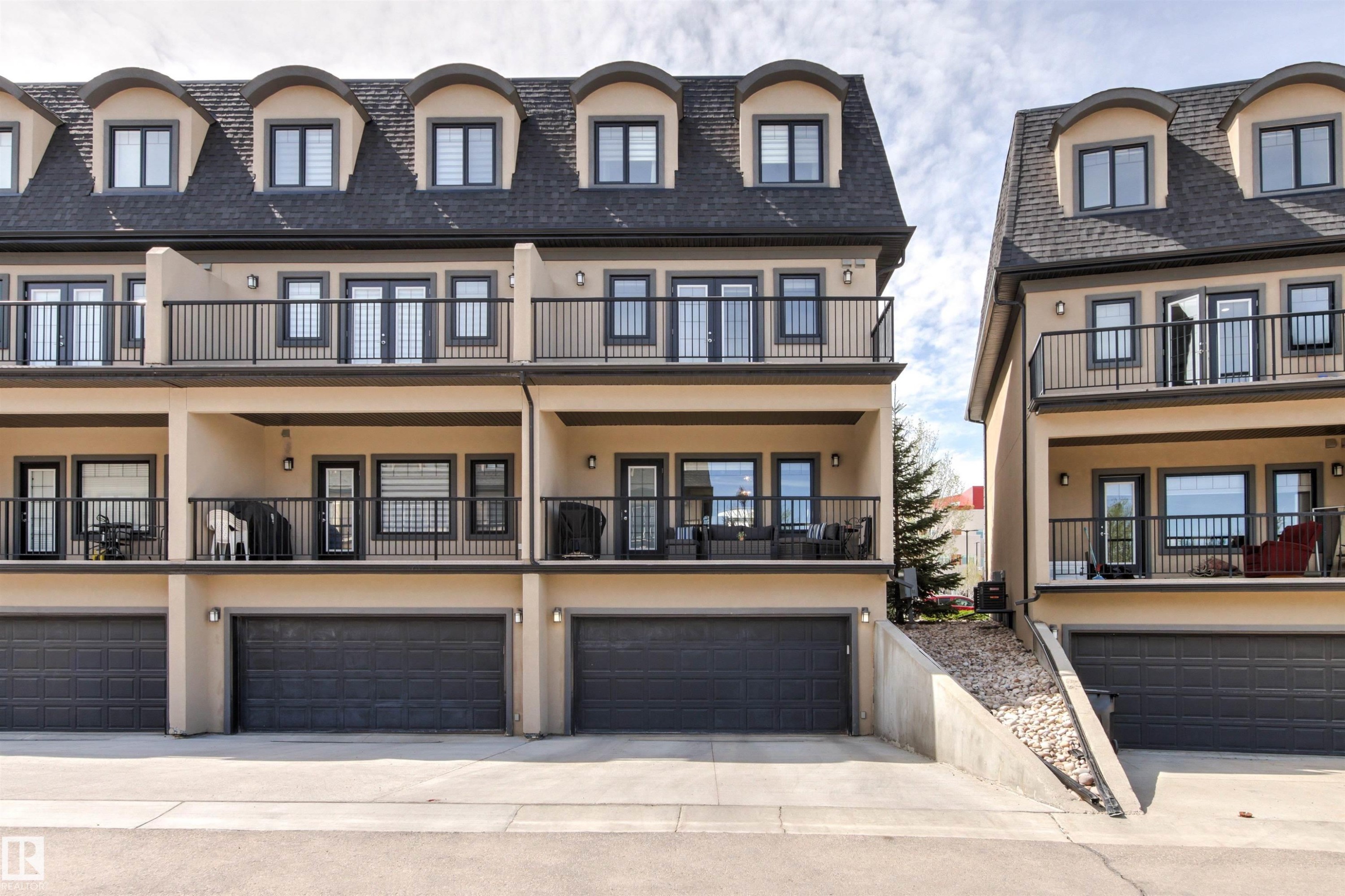 5835 Mullen Place, Edmonton, AB - Outdoor With Facade