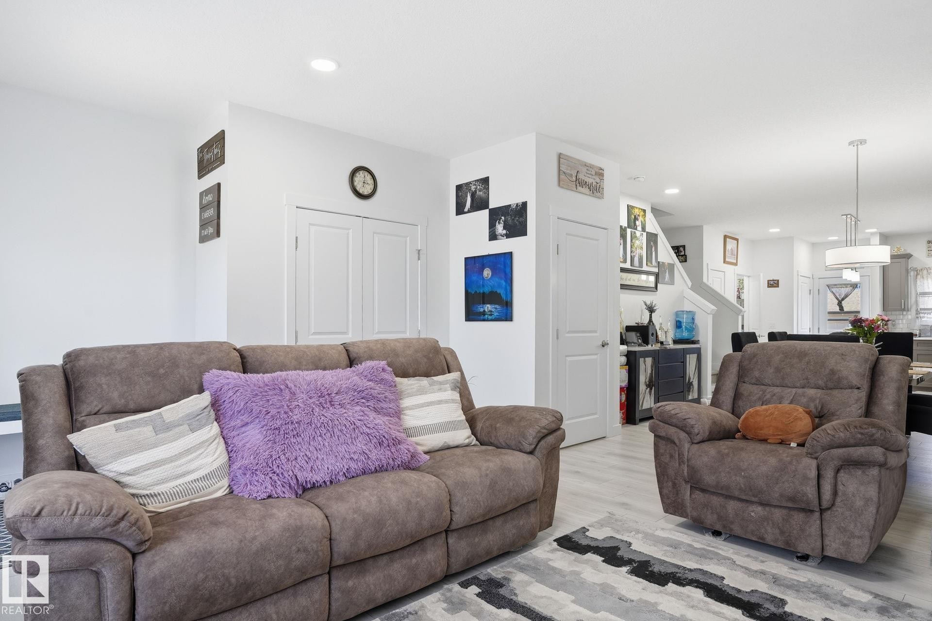 65 Covell Common, Spruce Grove, AB - Indoor Photo Showing Living Room