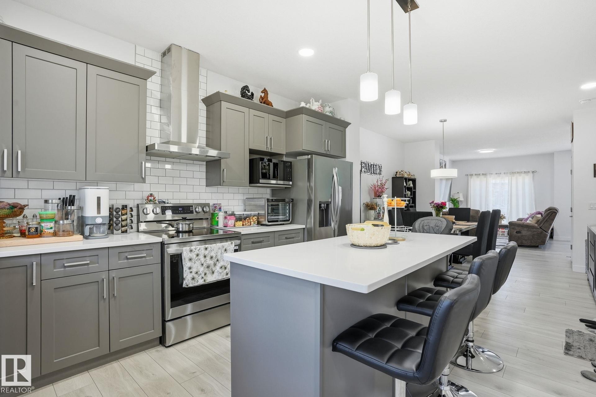 65 Covell Common, Spruce Grove, AB - Indoor Photo Showing Kitchen With Upgraded Kitchen