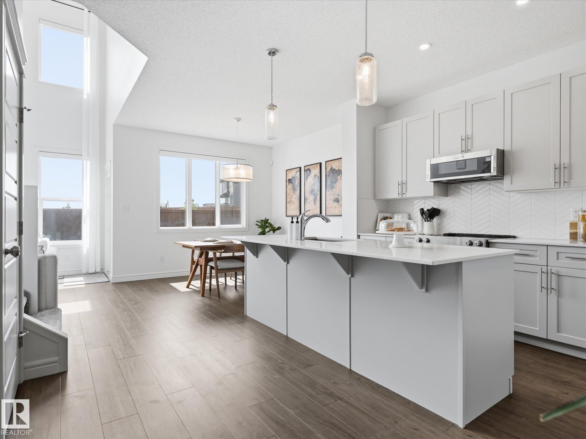 2128 Graydon Hill Crescent, Edmonton, AB - Indoor Photo Showing Kitchen With Upgraded Kitchen