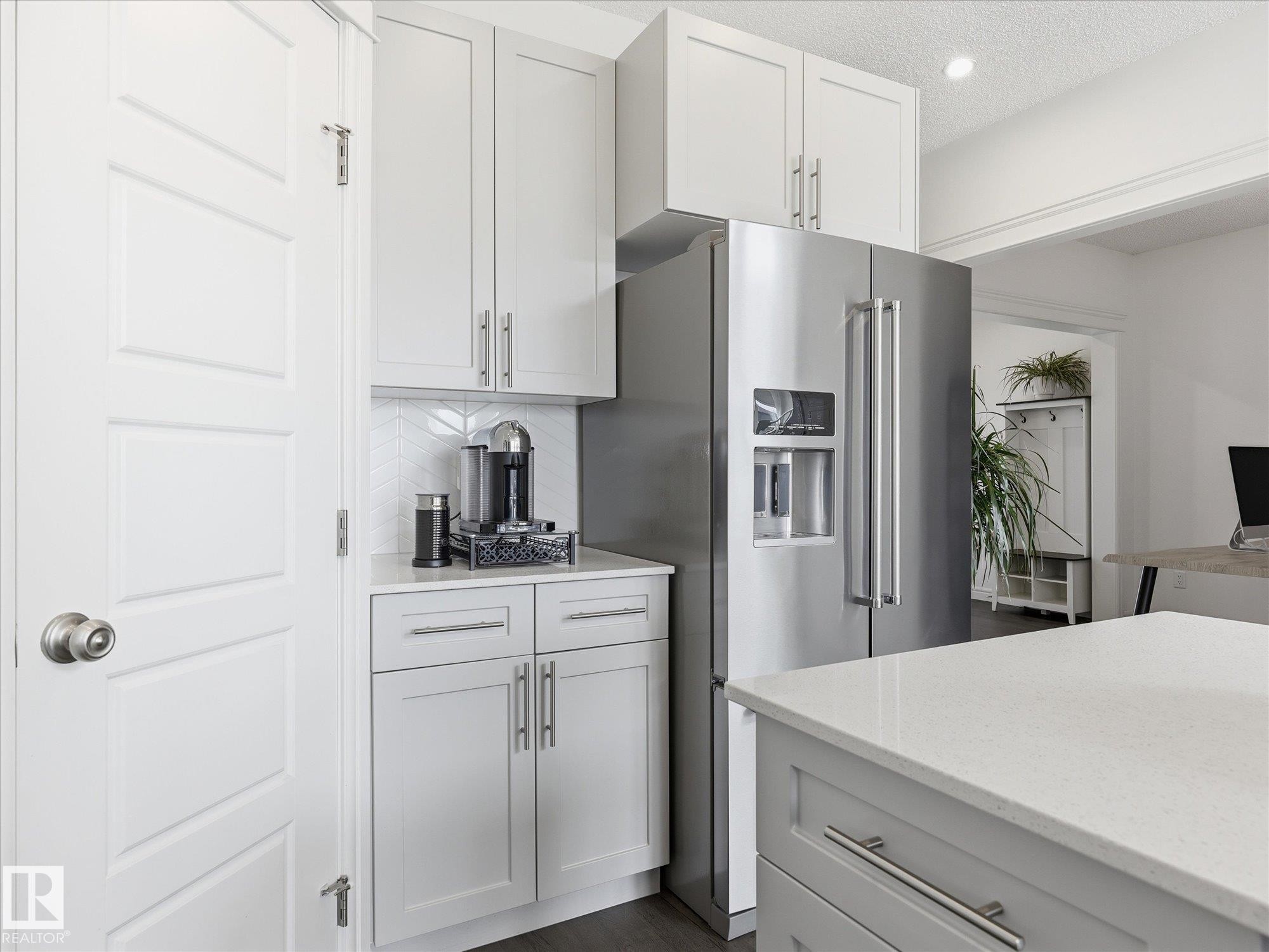 2128 Graydon Hill Crescent, Edmonton, AB - Indoor Photo Showing Kitchen