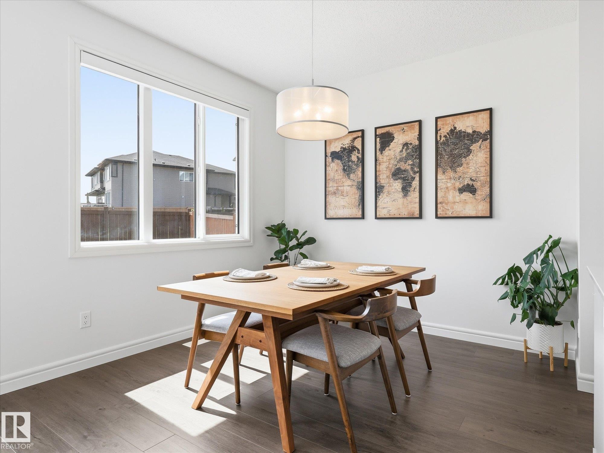 2128 Graydon Hill Crescent, Edmonton, AB - Indoor Photo Showing Dining Room