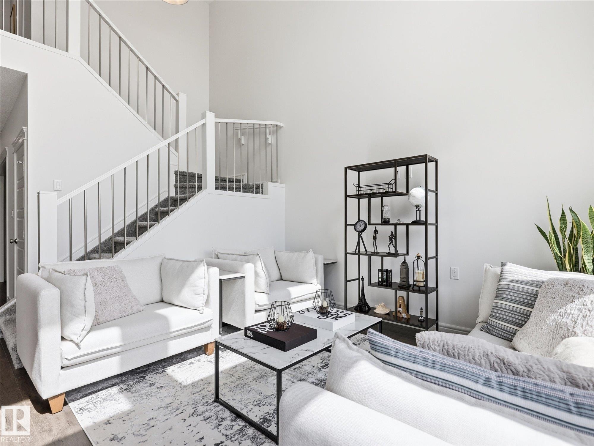 2128 Graydon Hill Crescent, Edmonton, AB - Indoor Photo Showing Living Room