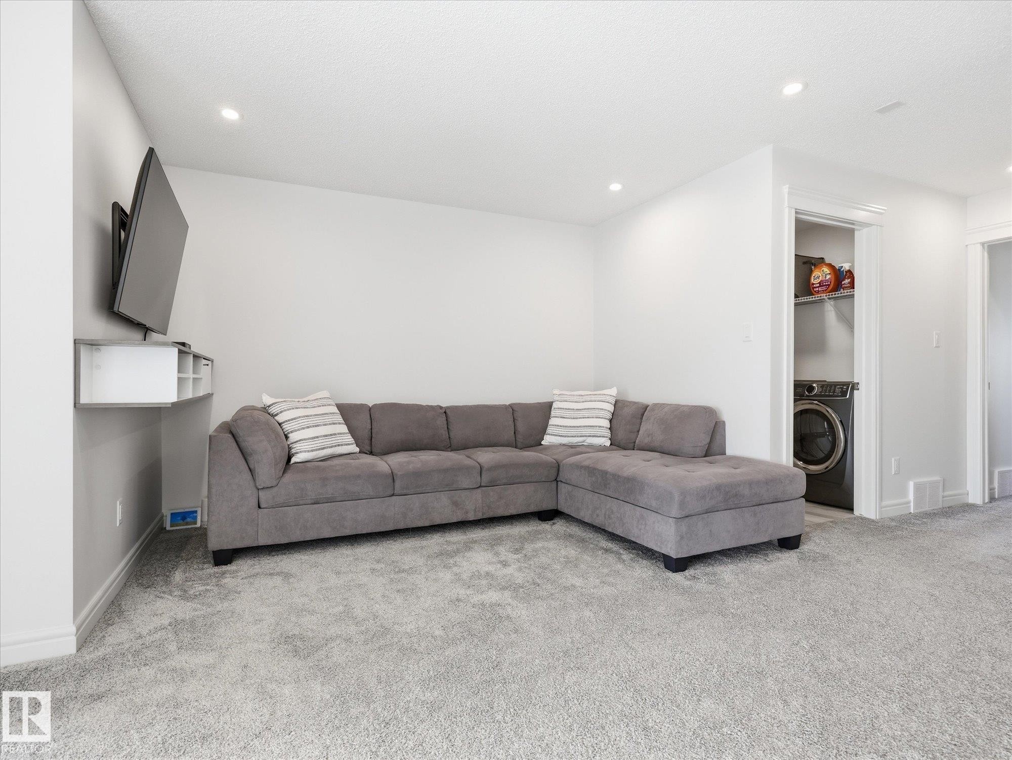 2128 Graydon Hill Crescent, Edmonton, AB - Indoor Photo Showing Living Room
