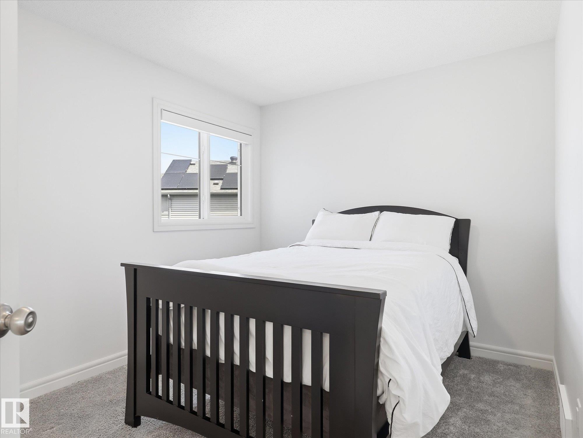 2128 Graydon Hill Crescent, Edmonton, AB - Indoor Photo Showing Bedroom