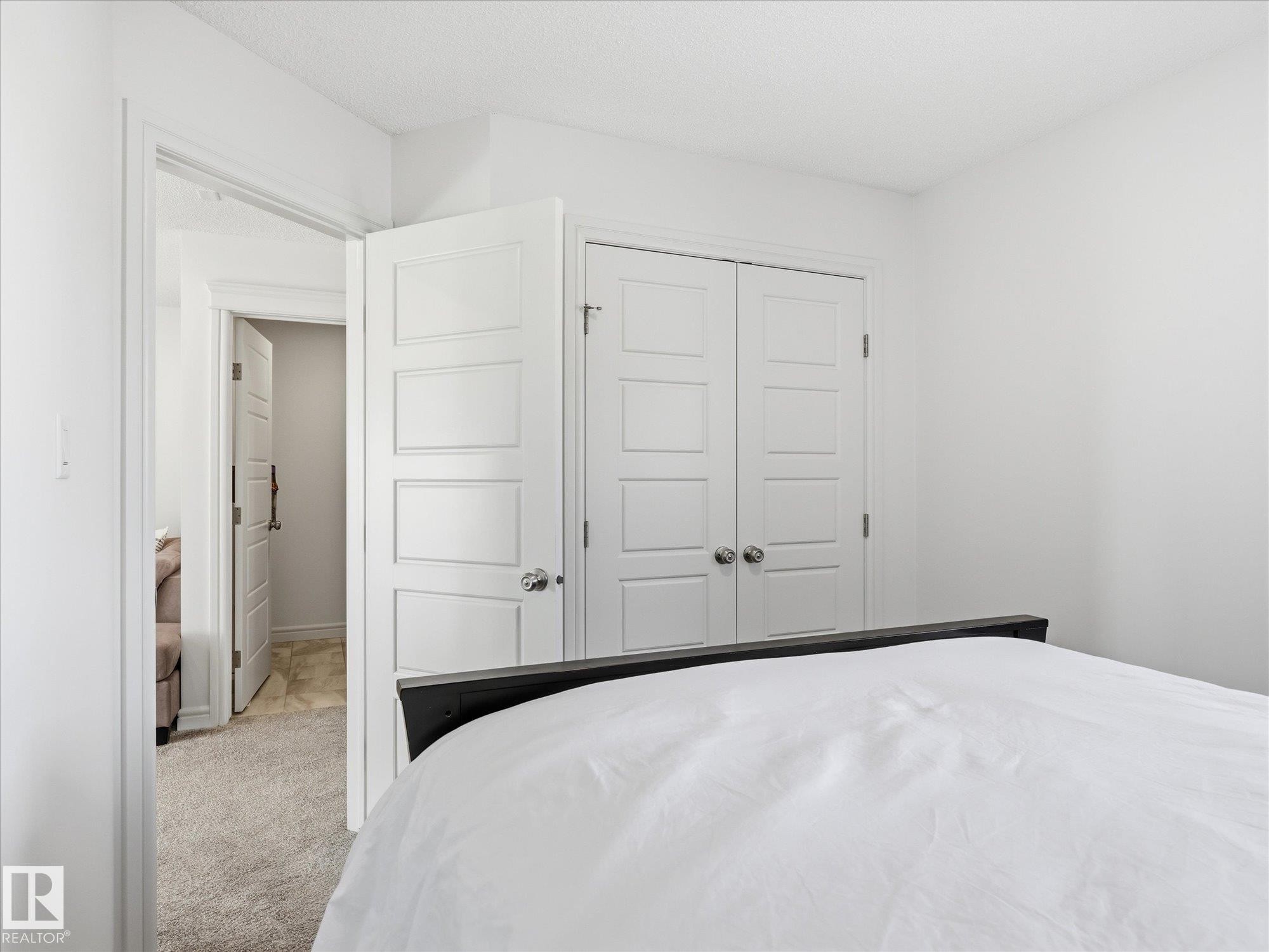 2128 Graydon Hill Crescent, Edmonton, AB - Indoor Photo Showing Bedroom