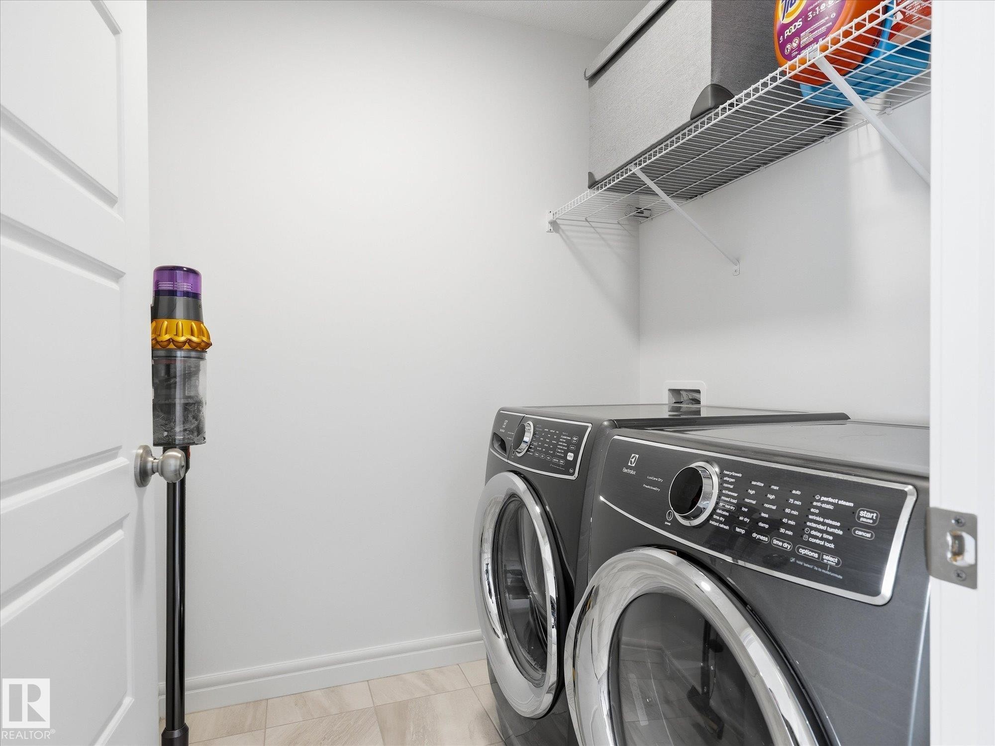 2128 Graydon Hill Crescent, Edmonton, AB - Indoor Photo Showing Laundry Room