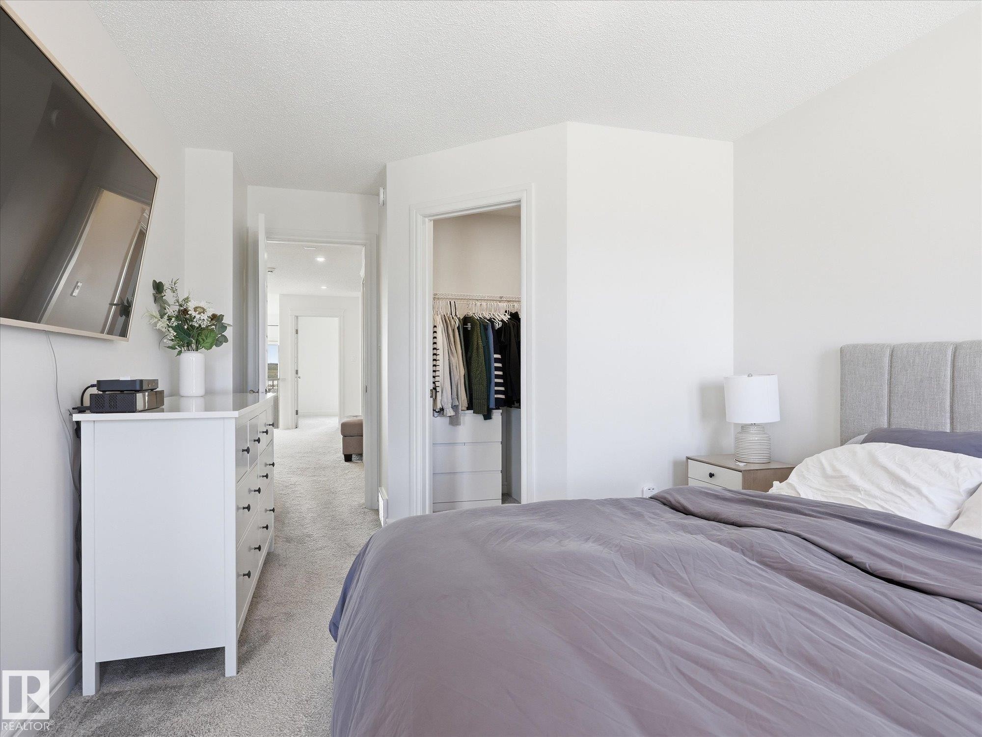 2128 Graydon Hill Crescent, Edmonton, AB - Indoor Photo Showing Bedroom