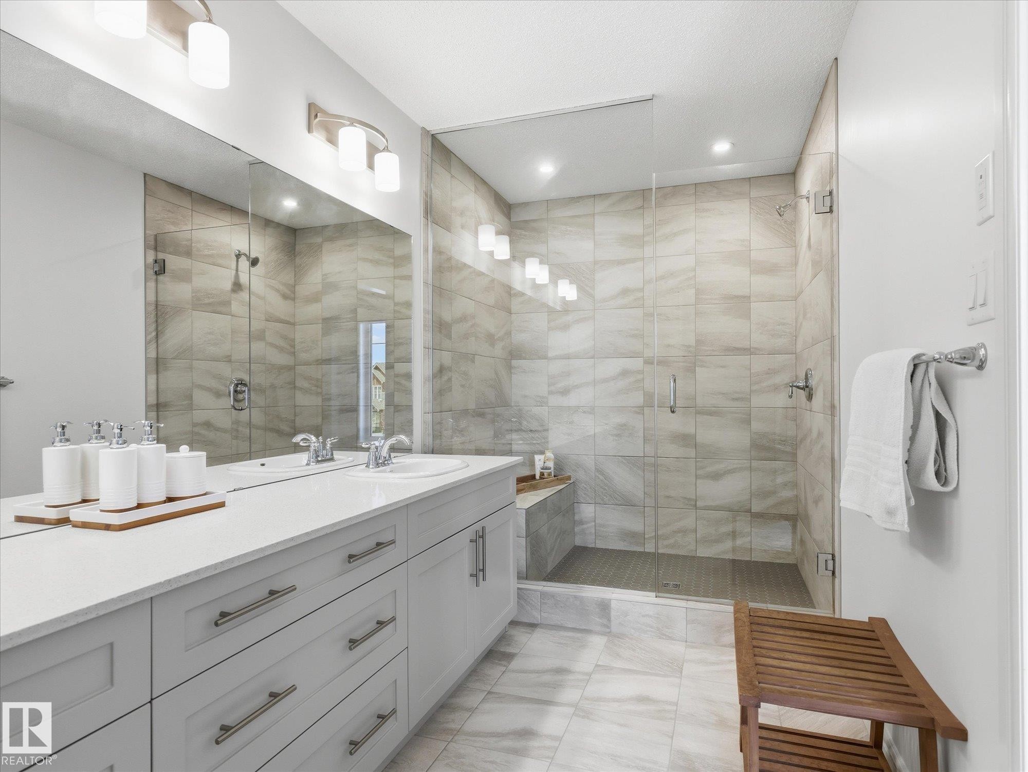 2128 Graydon Hill Crescent, Edmonton, AB - Indoor Photo Showing Bathroom