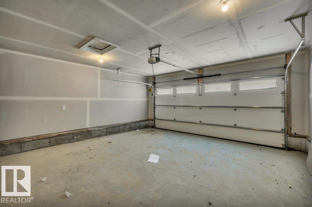 44 Eldridge Point(E), St. Albert, AB - Indoor Photo Showing Garage