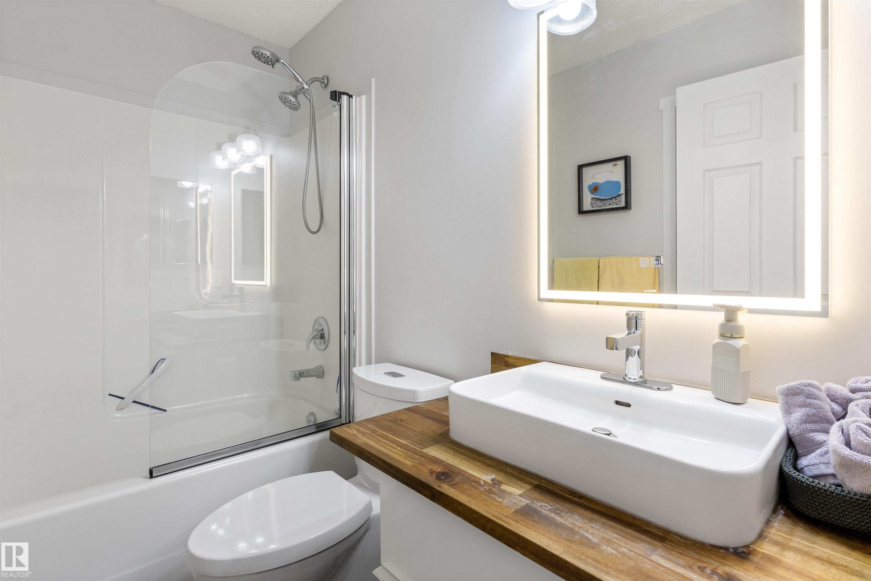 5504 Stevens Crescent, Edmonton, AB - Indoor Photo Showing Bathroom