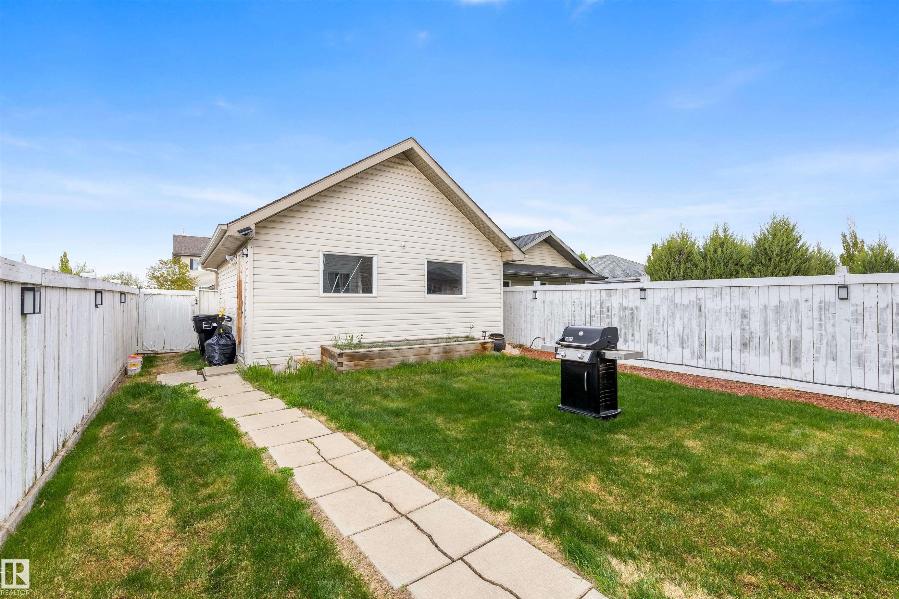5504 Stevens Crescent, Edmonton, AB - Outdoor