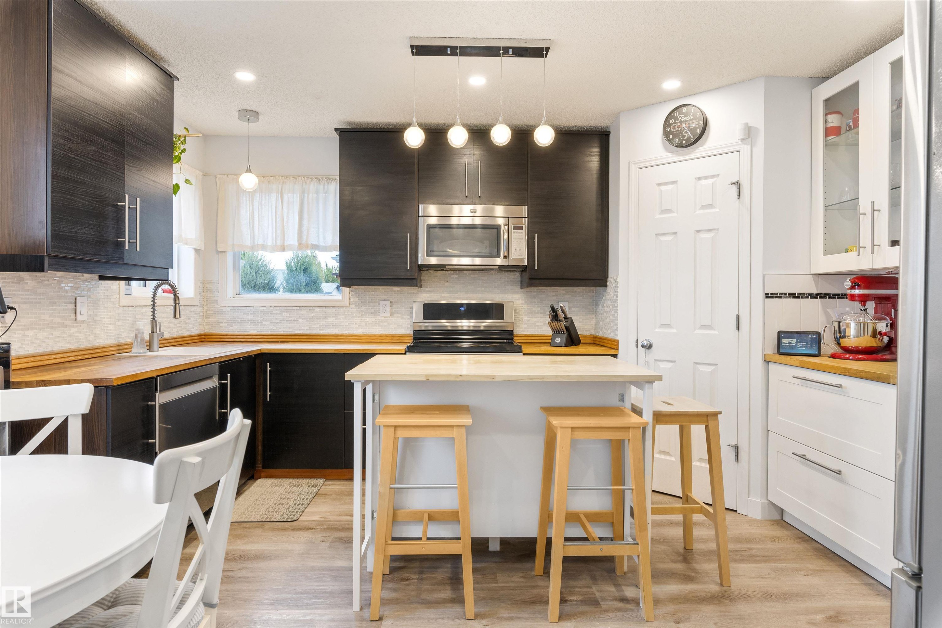 5504 Stevens Crescent, Edmonton, AB - Indoor
