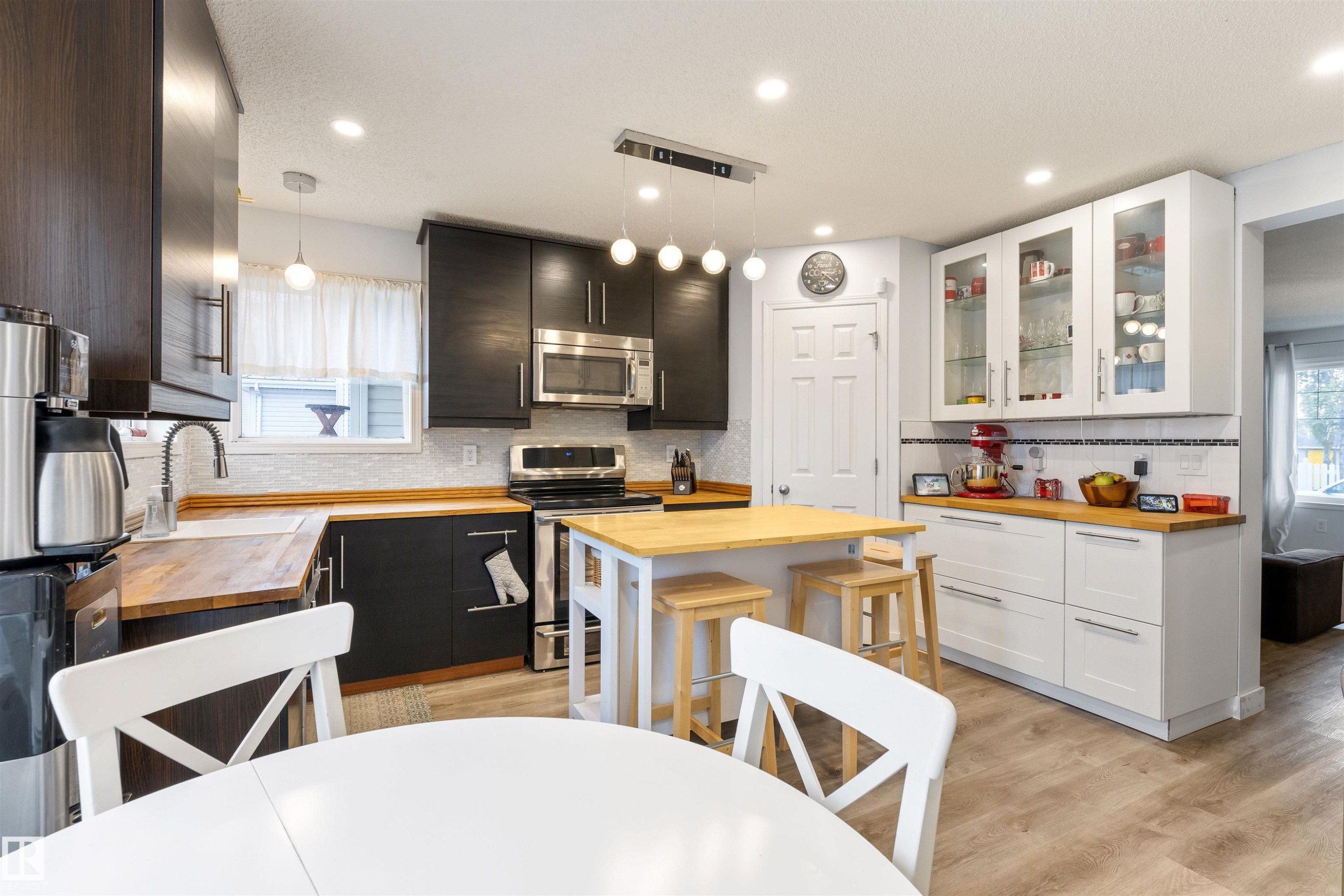 5504 Stevens Crescent, Edmonton, AB - Indoor