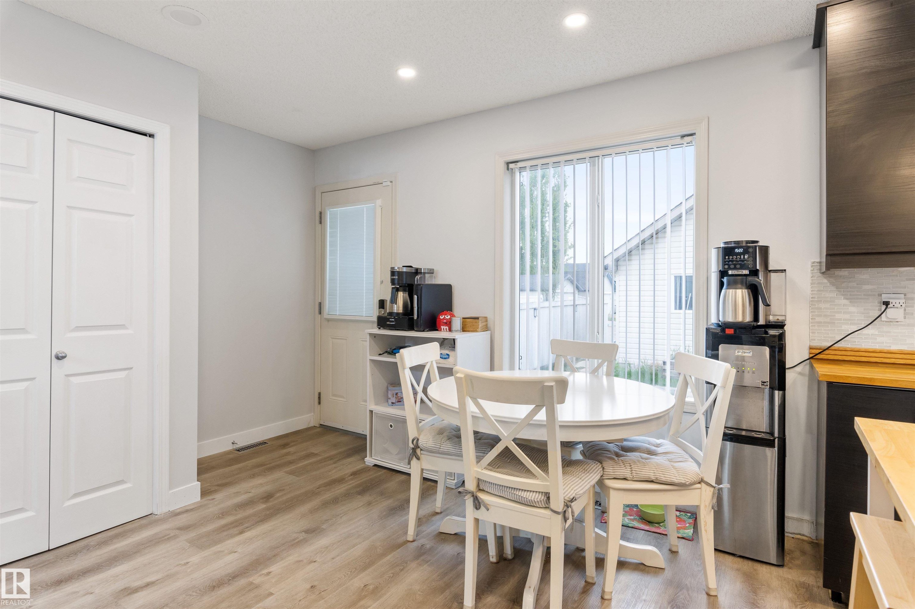 5504 Stevens Crescent, Edmonton, AB - Indoor Photo Showing Dining Room