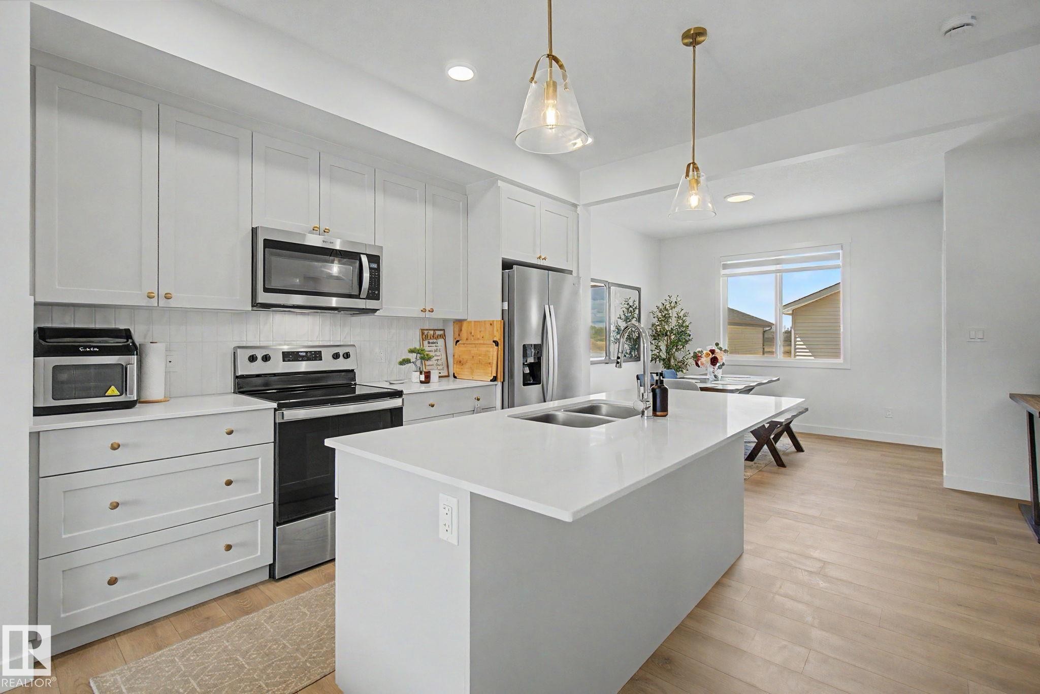 117 Brickyard Drive, Stony Plain, AB - Indoor Photo Showing Kitchen With Stainless Steel Kitchen With Double Sink With Upgraded Kitchen
