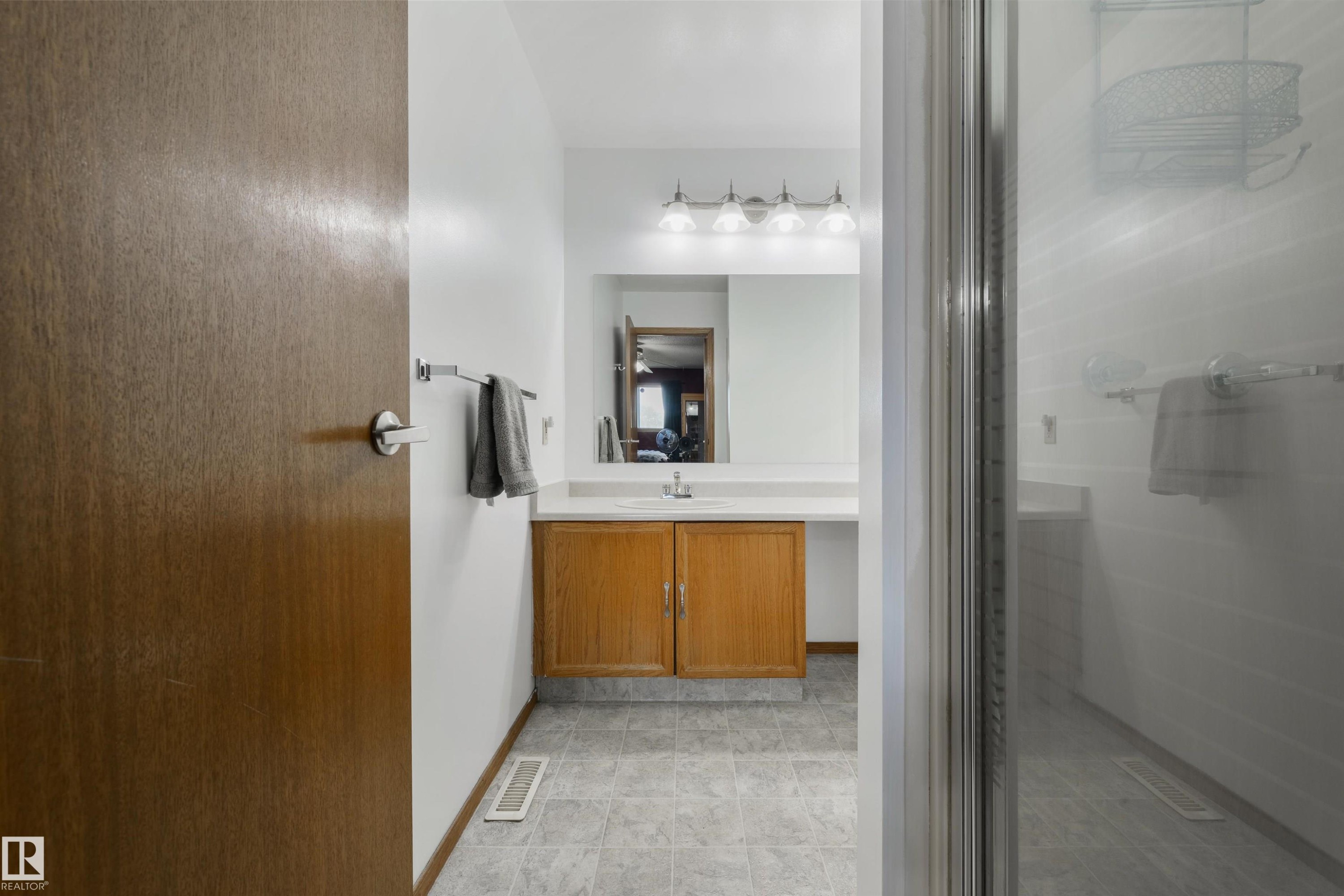 4012 44 Avenue, Stony Plain, AB - Indoor Photo Showing Bathroom