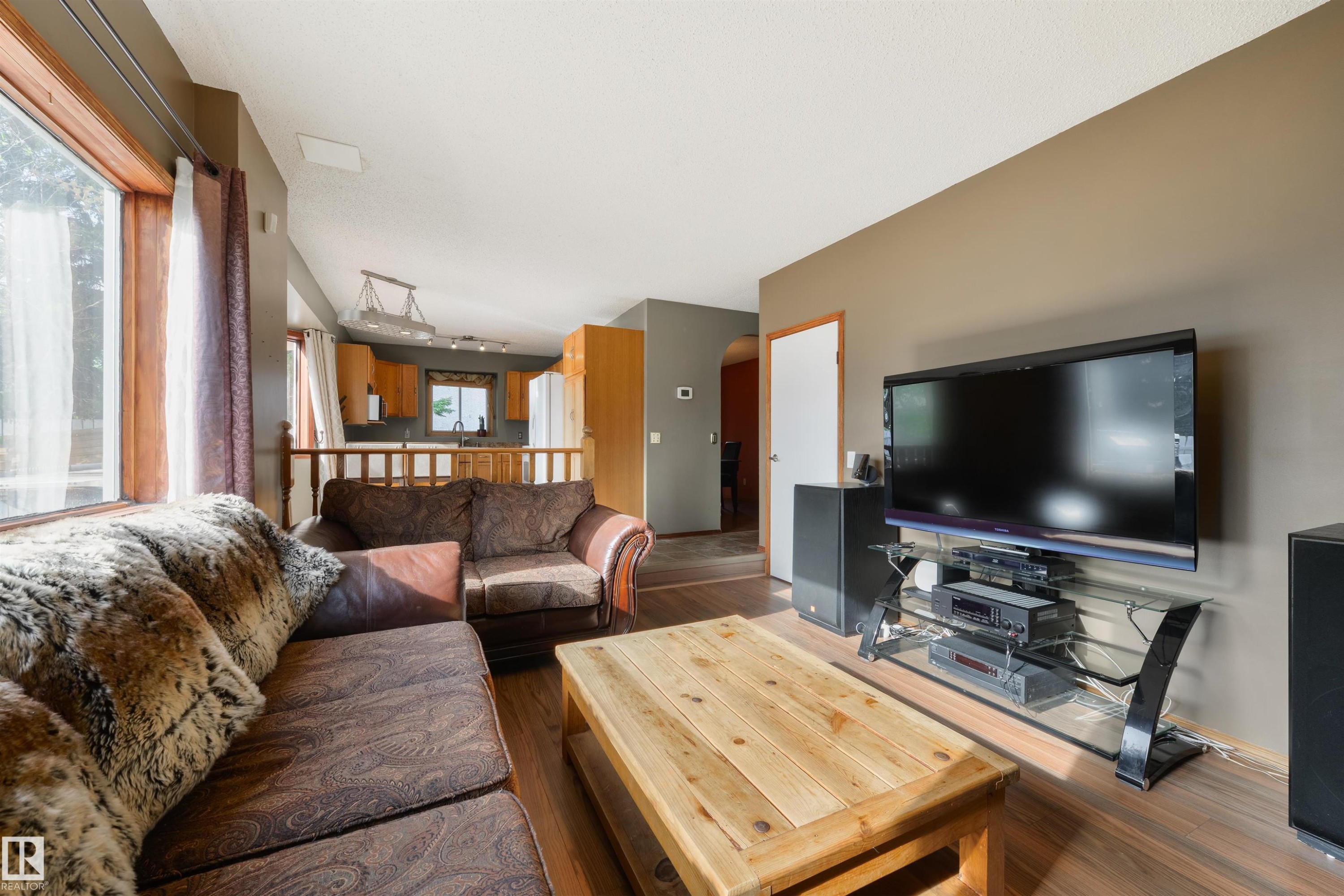 4012 44 Avenue, Stony Plain, AB - Indoor Photo Showing Living Room