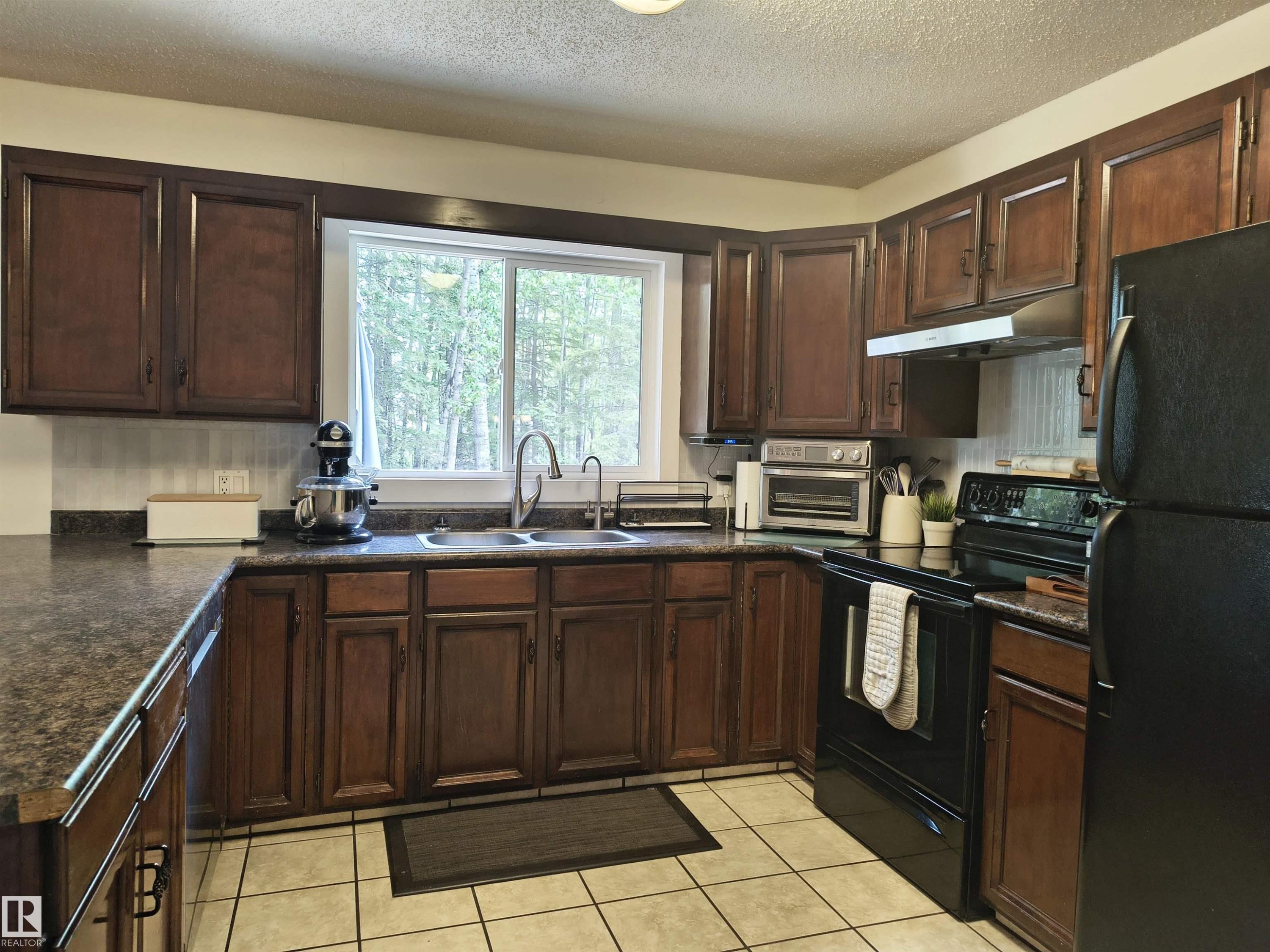 1, 49321 Range Road 72, Rural Brazeau County, AB - Indoor Photo Showing Kitchen With Double Sink