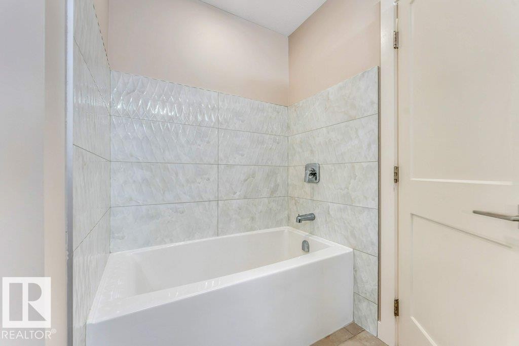 1459 Cherniak Way, Edmonton, AB - Indoor Photo Showing Bathroom
