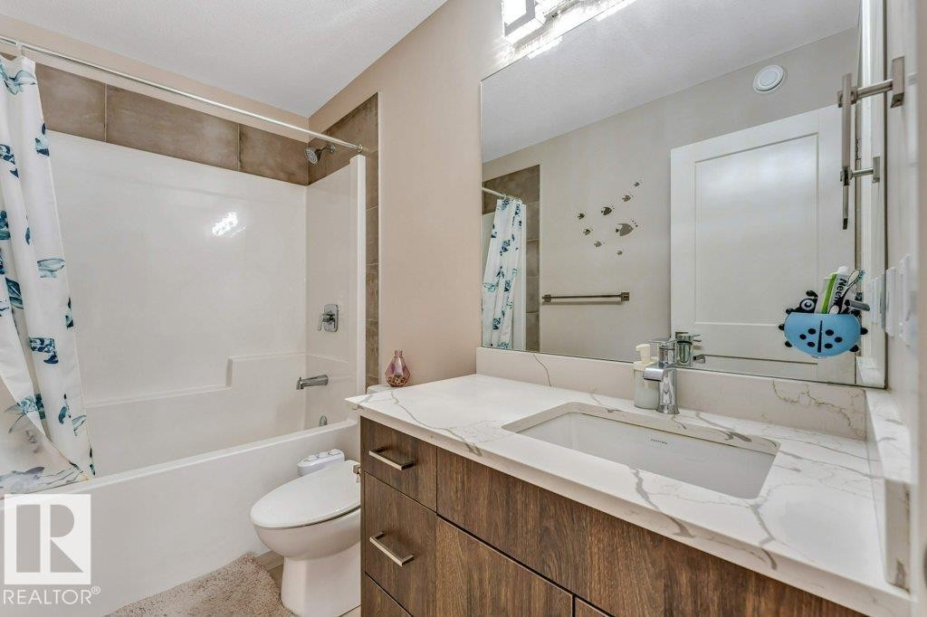 1459 Cherniak Way, Edmonton, AB - Indoor Photo Showing Bathroom