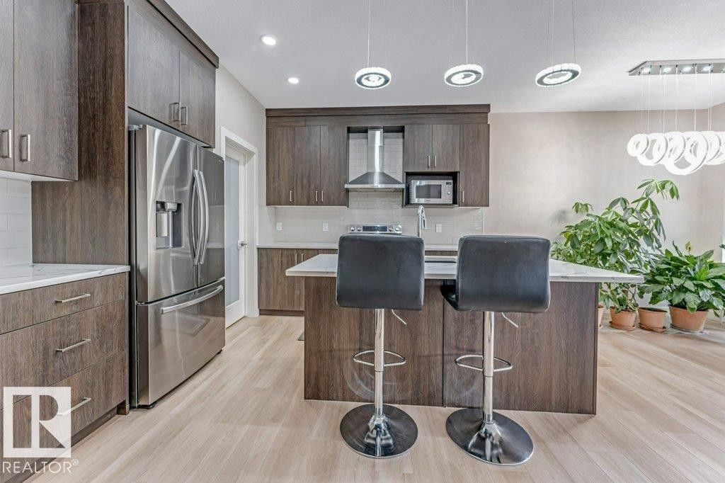 1459 Cherniak Way, Edmonton, AB - Indoor Photo Showing Kitchen With Stainless Steel Kitchen With Upgraded Kitchen