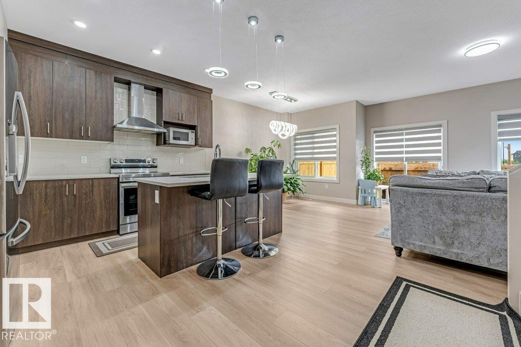 1459 Cherniak Way, Edmonton, AB - Indoor Photo Showing Kitchen With Stainless Steel Kitchen With Upgraded Kitchen
