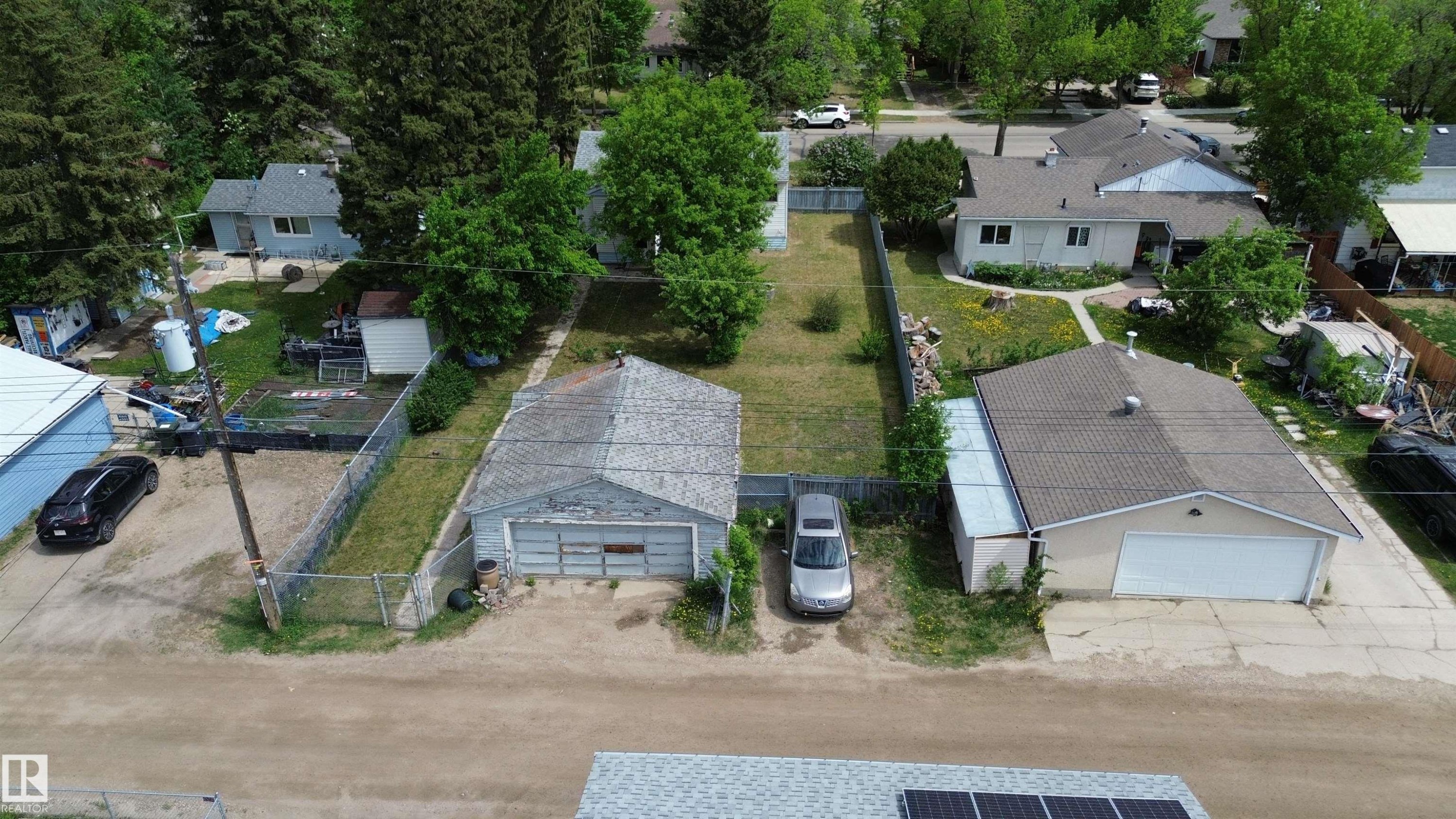 Image quality insufficient for description - 16 Michigan Street, Devon, AB - Outdoor