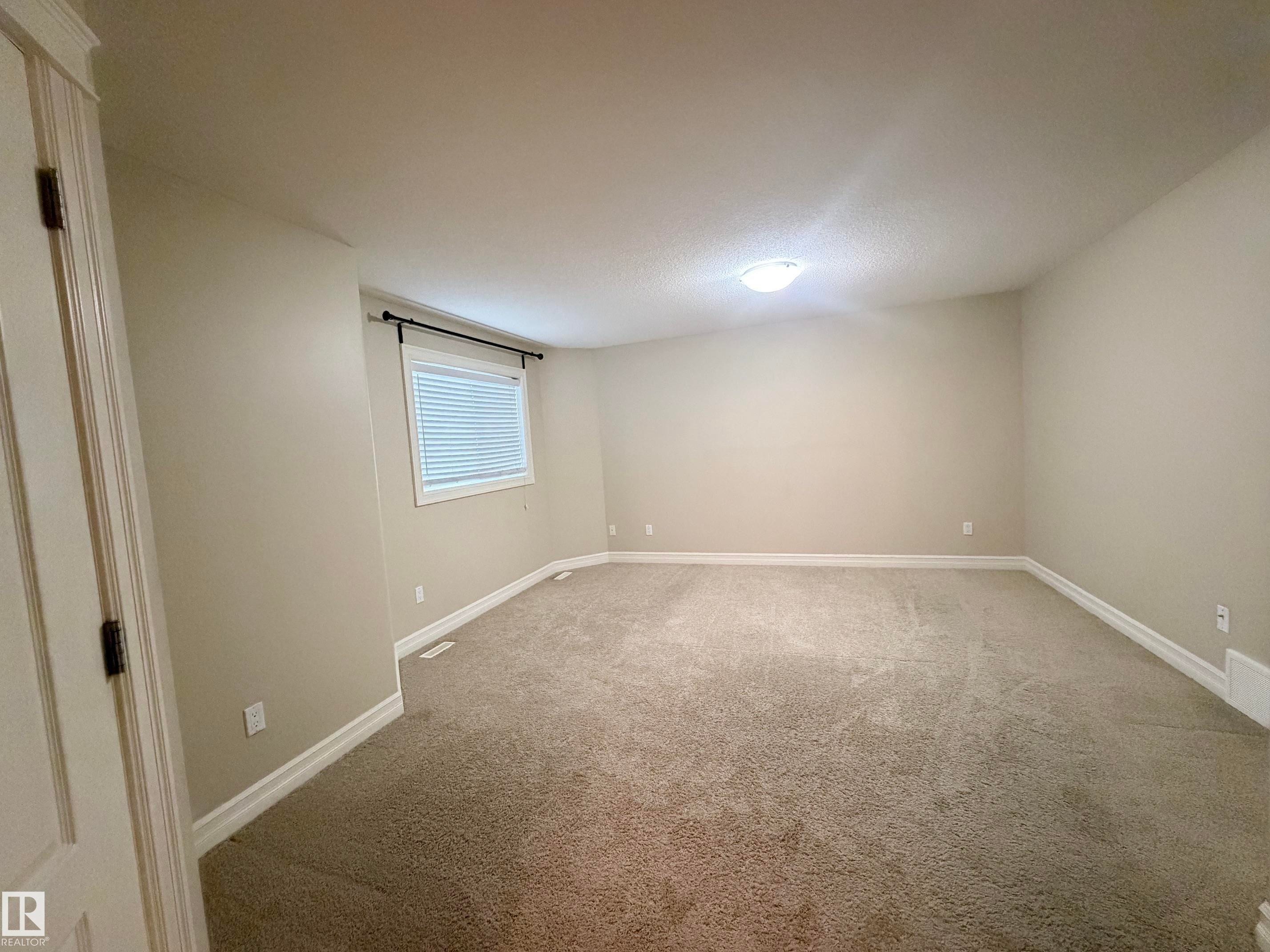 3027 26 Avenue Nw, Edmonton, AB