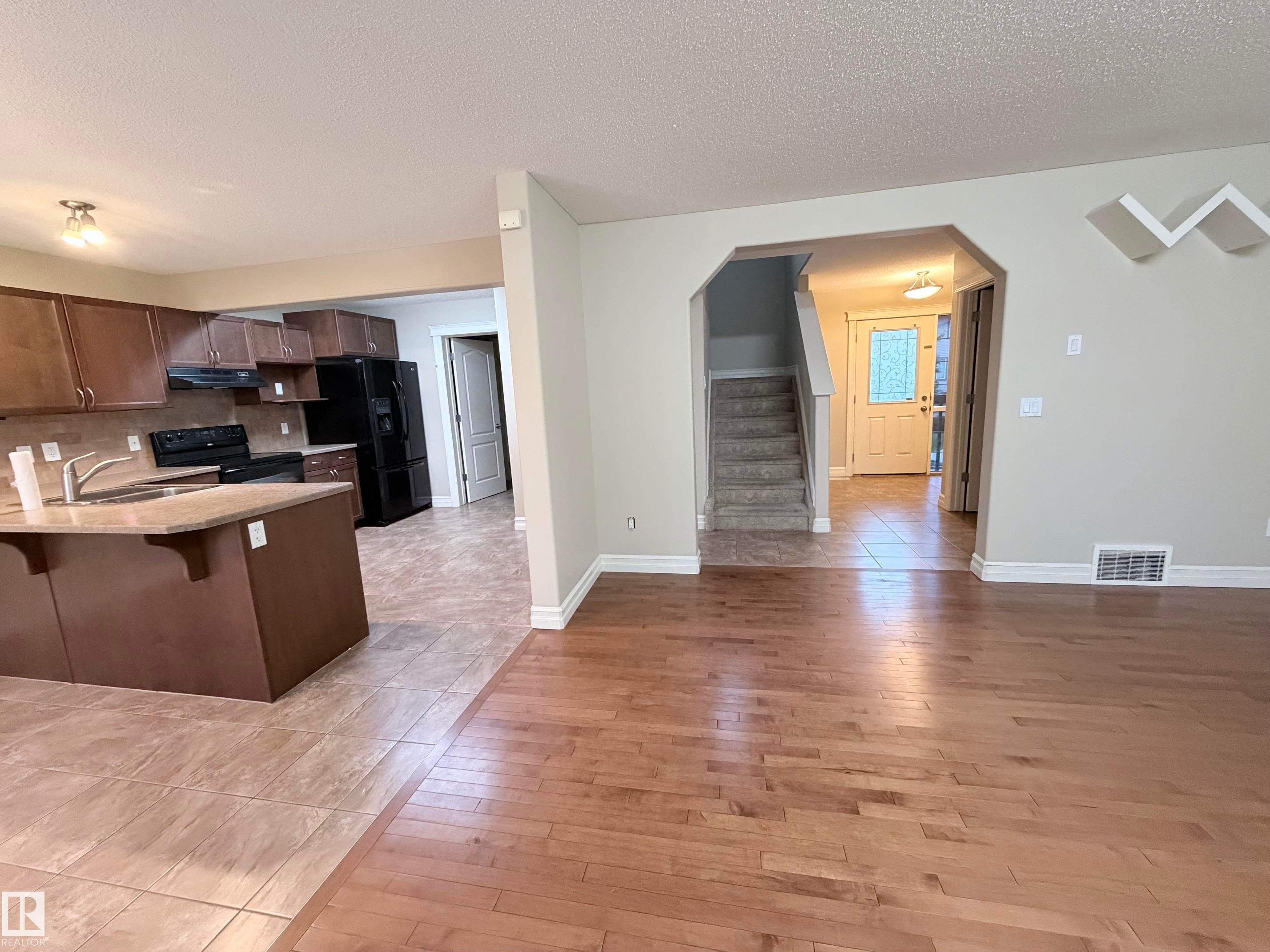 3027 26 Avenue Nw, Edmonton, AB