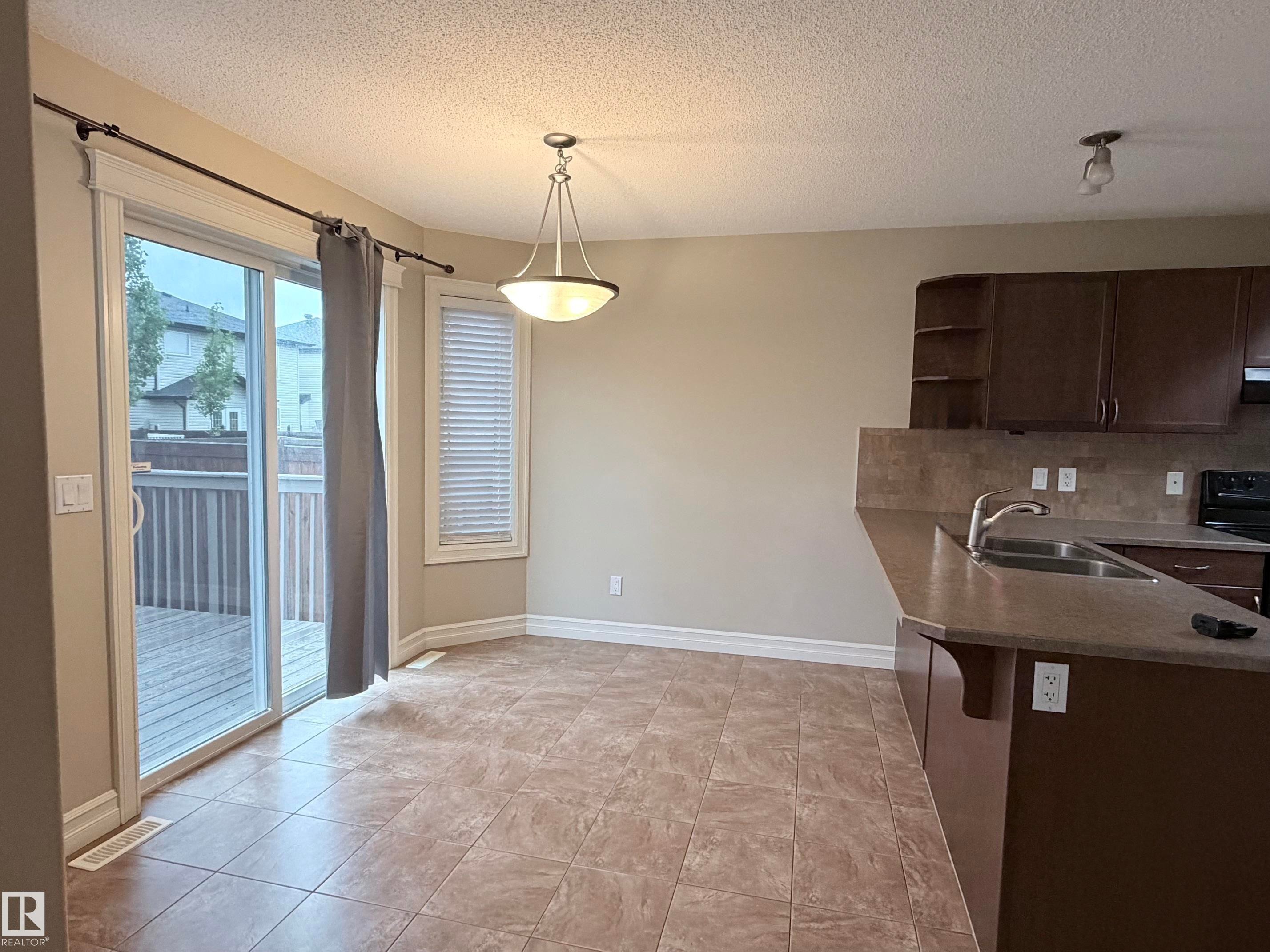 3027 26 Avenue Nw, Edmonton, AB