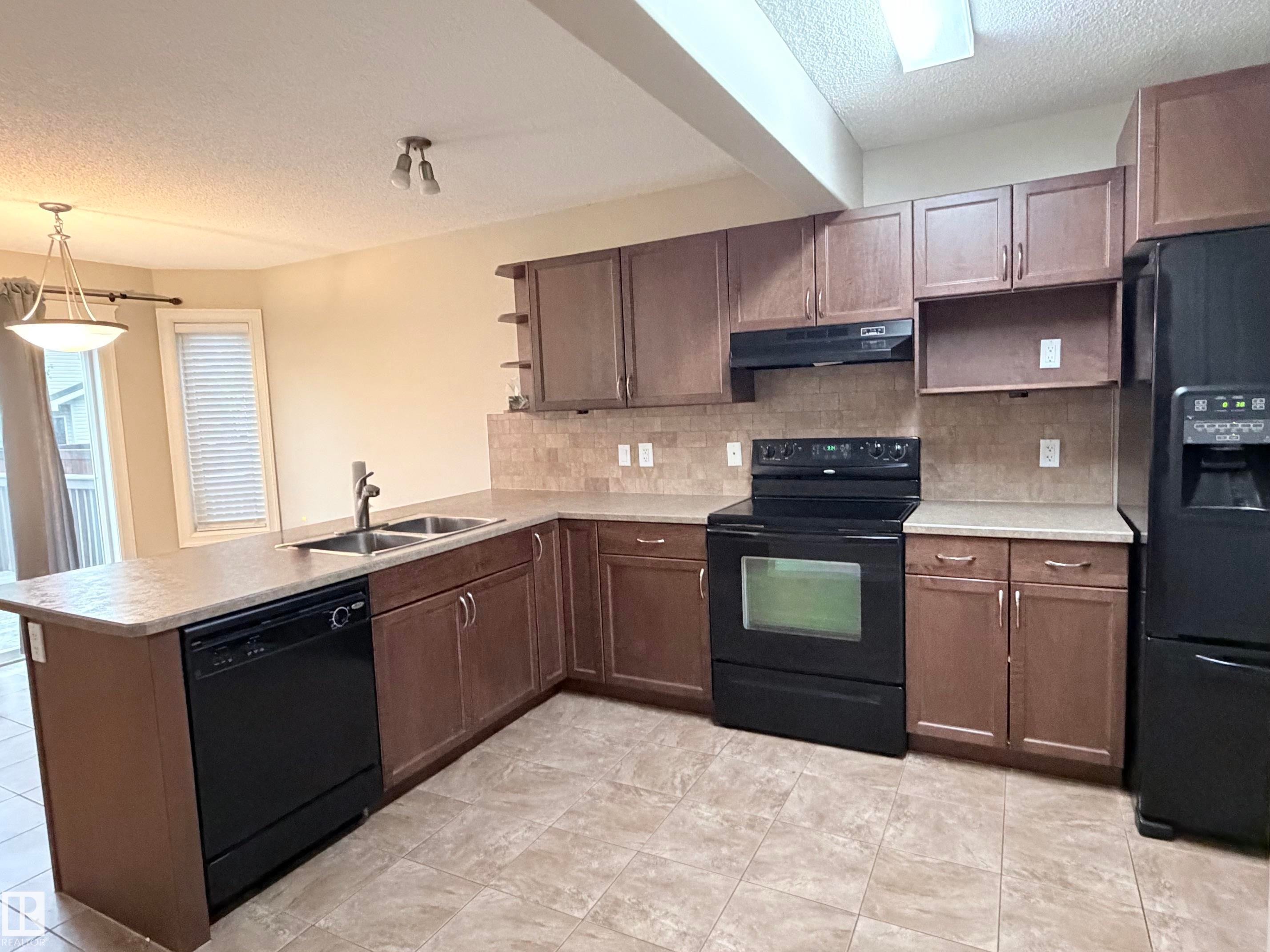 3027 26 Avenue Nw, Edmonton, AB