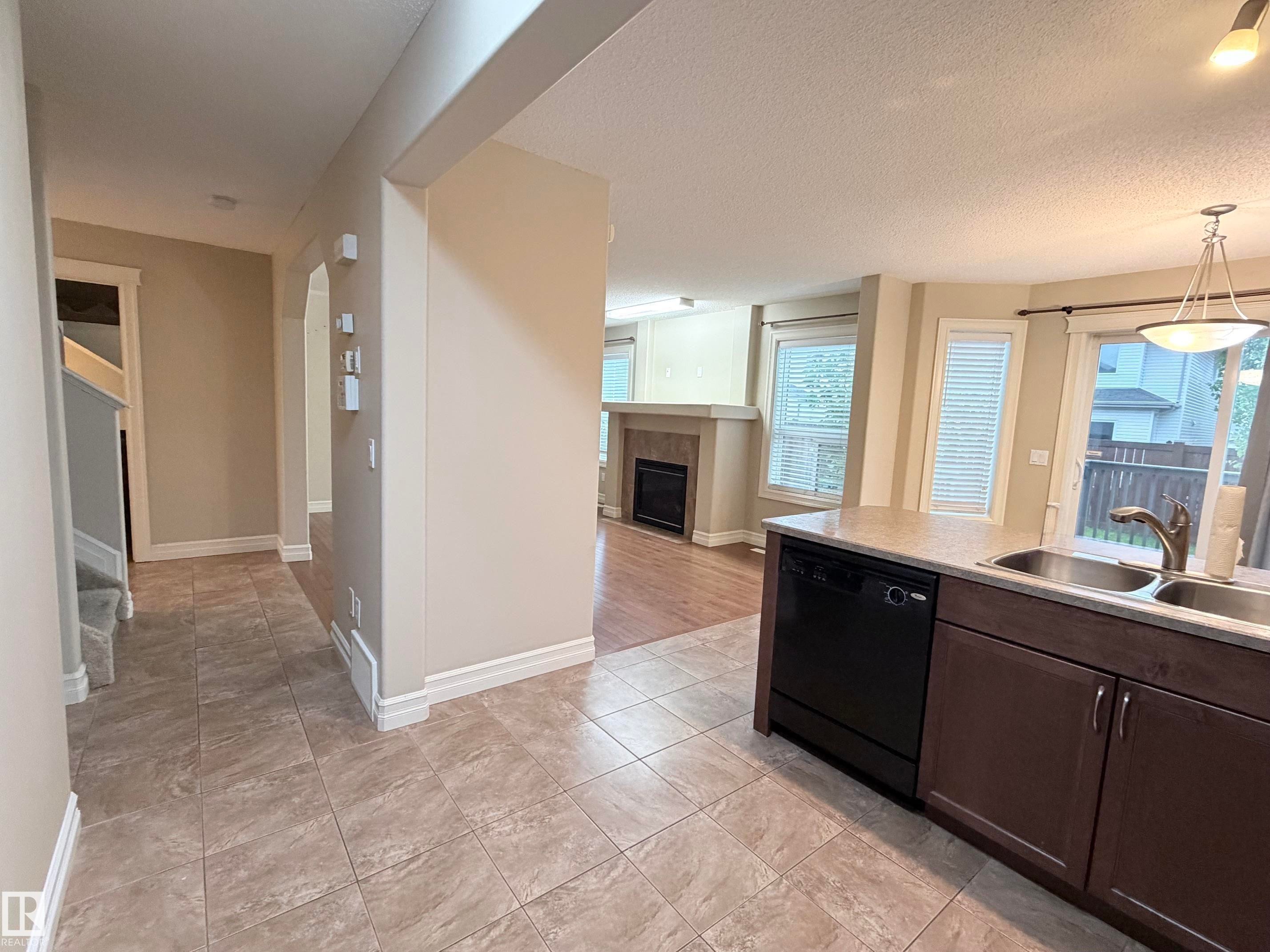 3027 26 Avenue Nw, Edmonton, AB